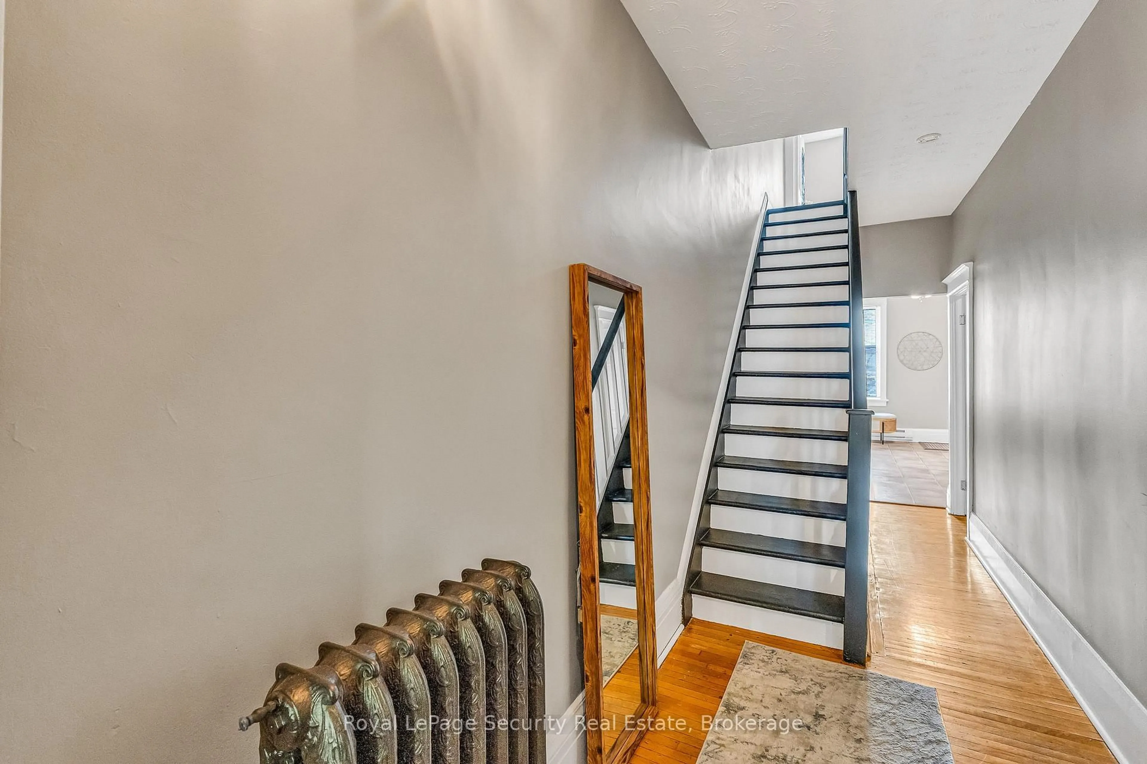 Stairs for 667 Ossington Ave, Toronto Ontario M6G 3T6