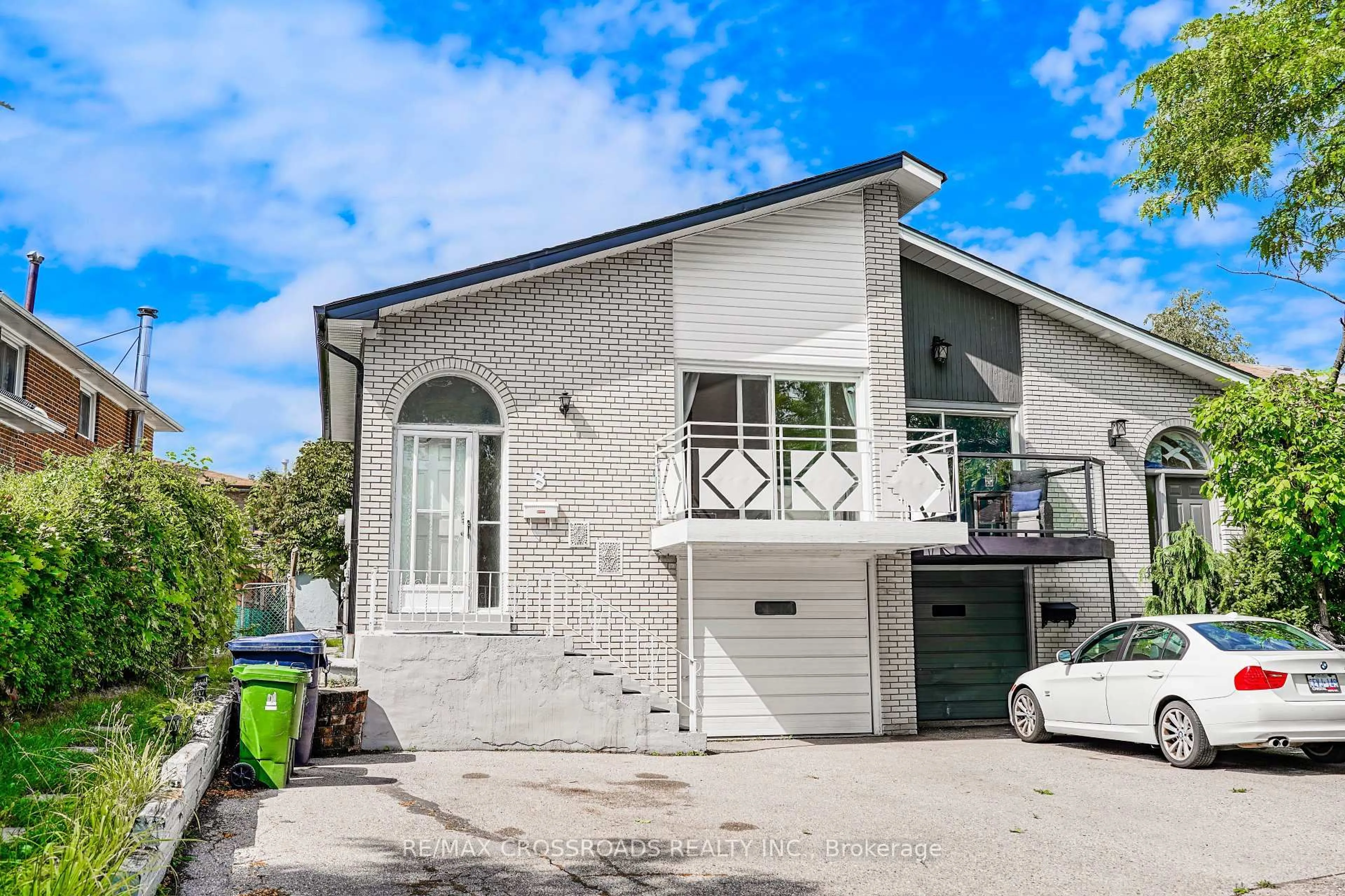 A pic from outside/outdoor area/front of a property/back of a property/a pic from drone, street for 8 Topaz Gate, Toronto Ontario M2M 2Z7