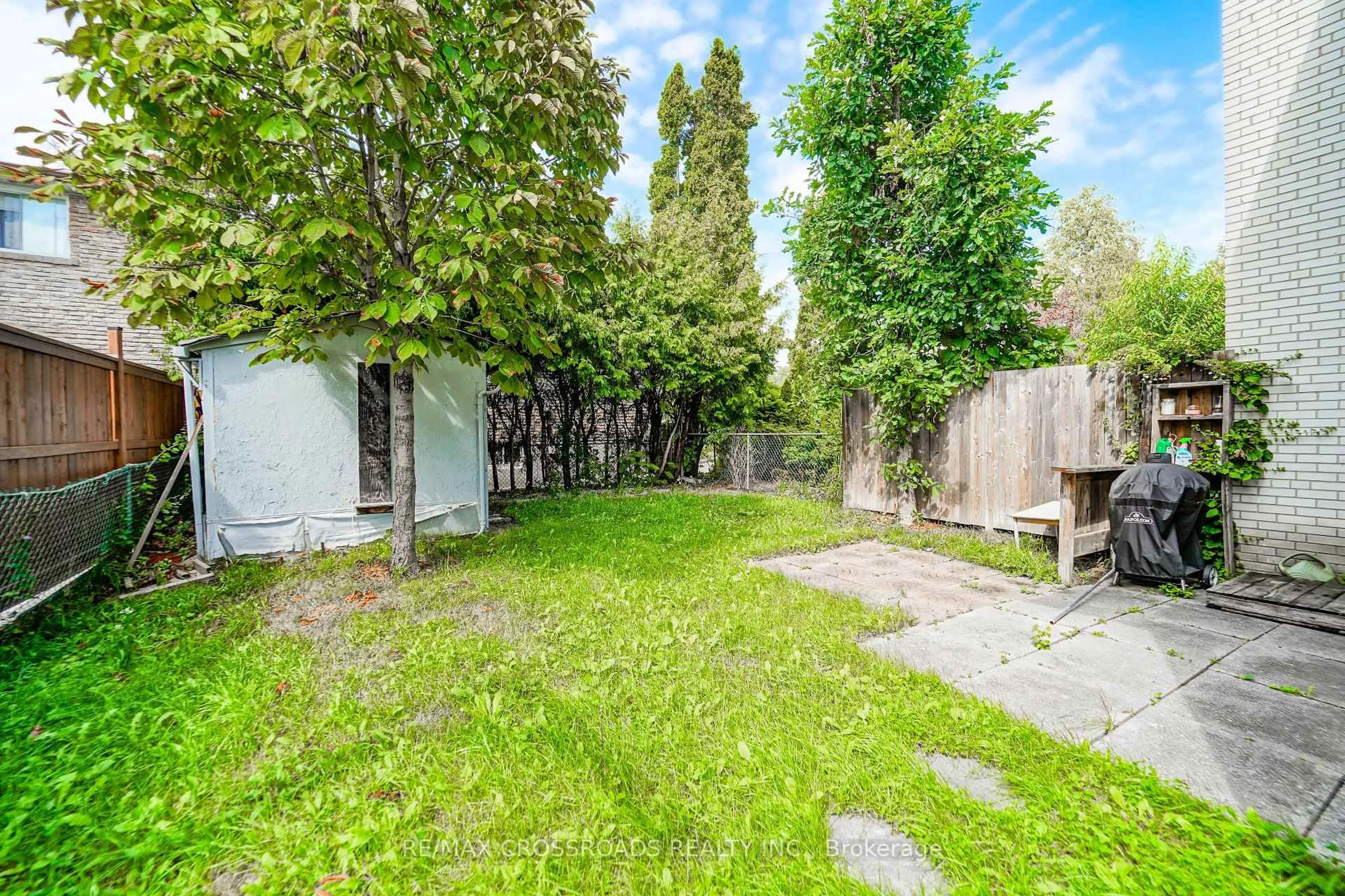 Patio, street for 8 Topaz Gate, Toronto Ontario M2M 2Z7