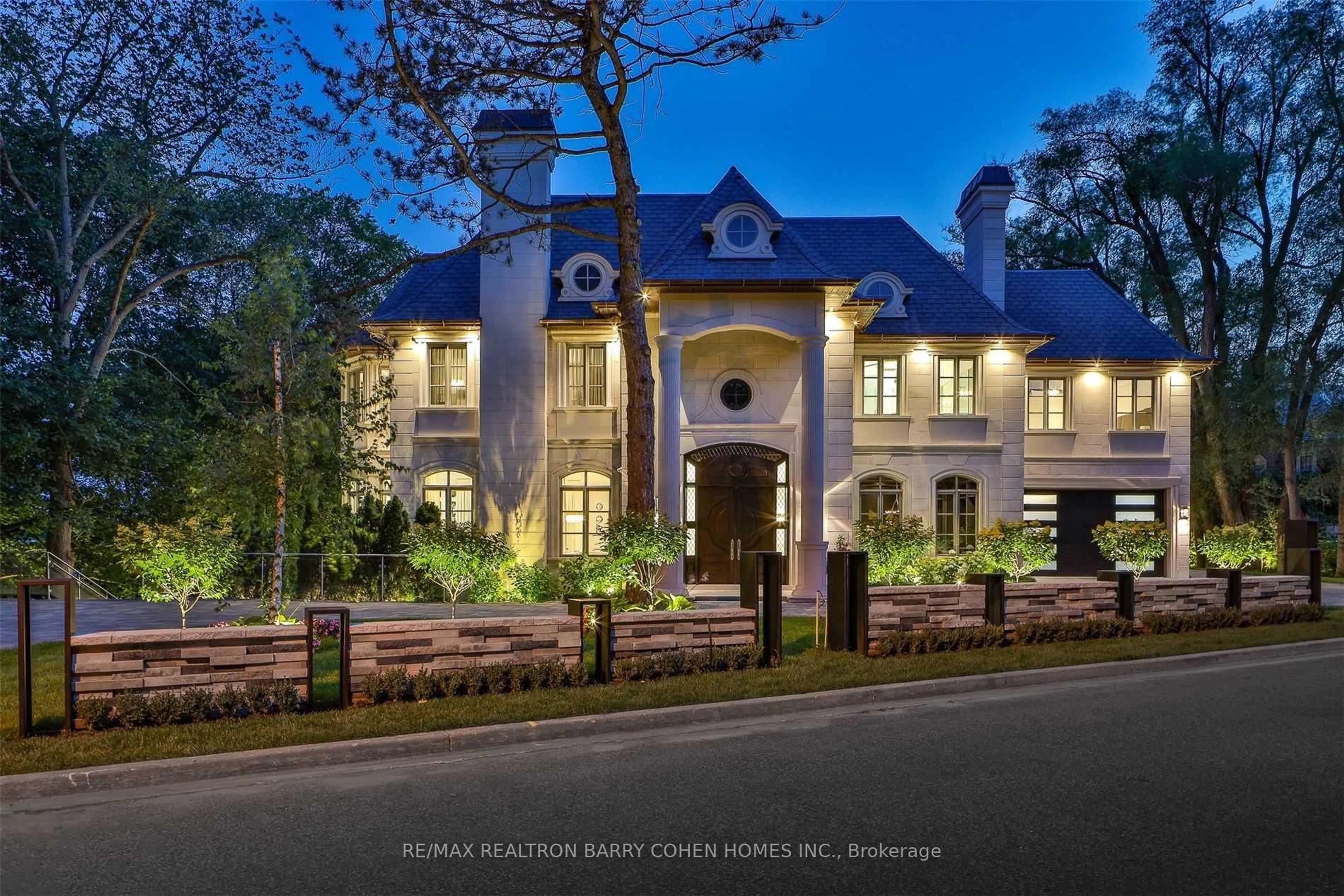 Home with brick exterior material, street for 382 Old Yonge St, Toronto Ontario M2P 1R4