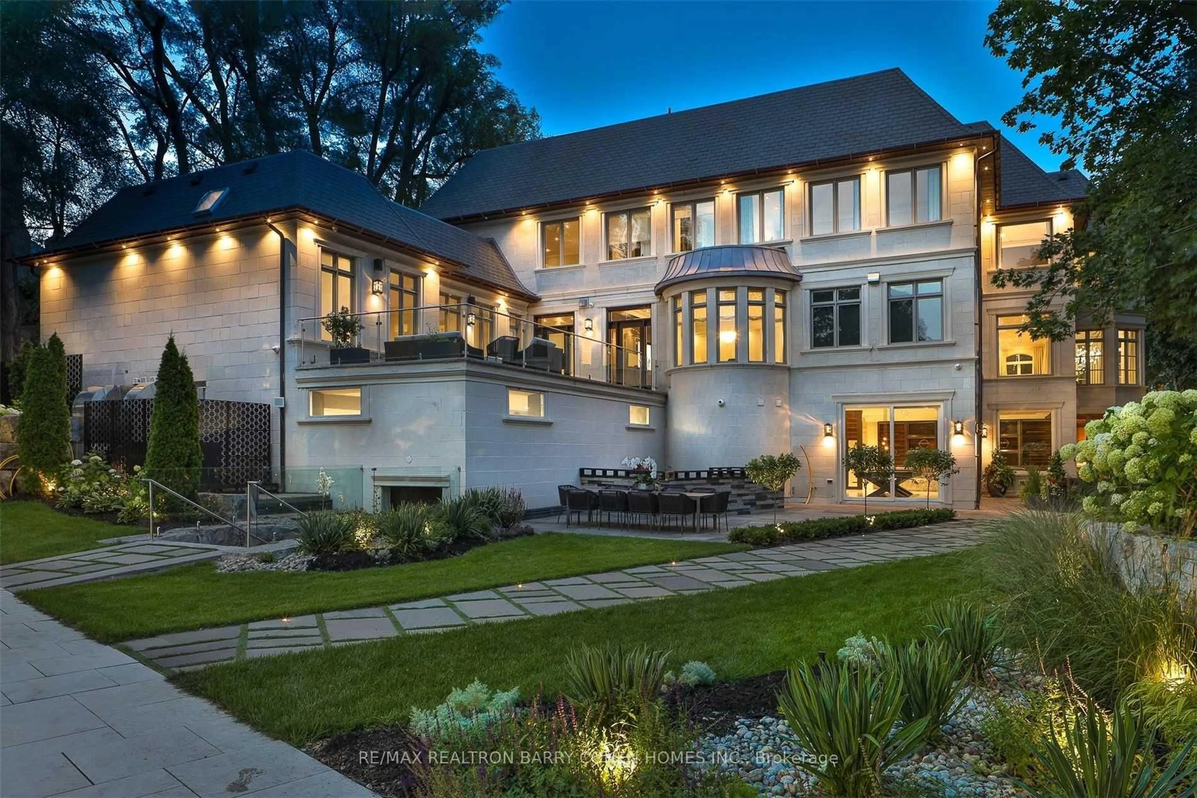 Unknown for 382 Old Yonge St, Toronto Ontario M2P 1R4