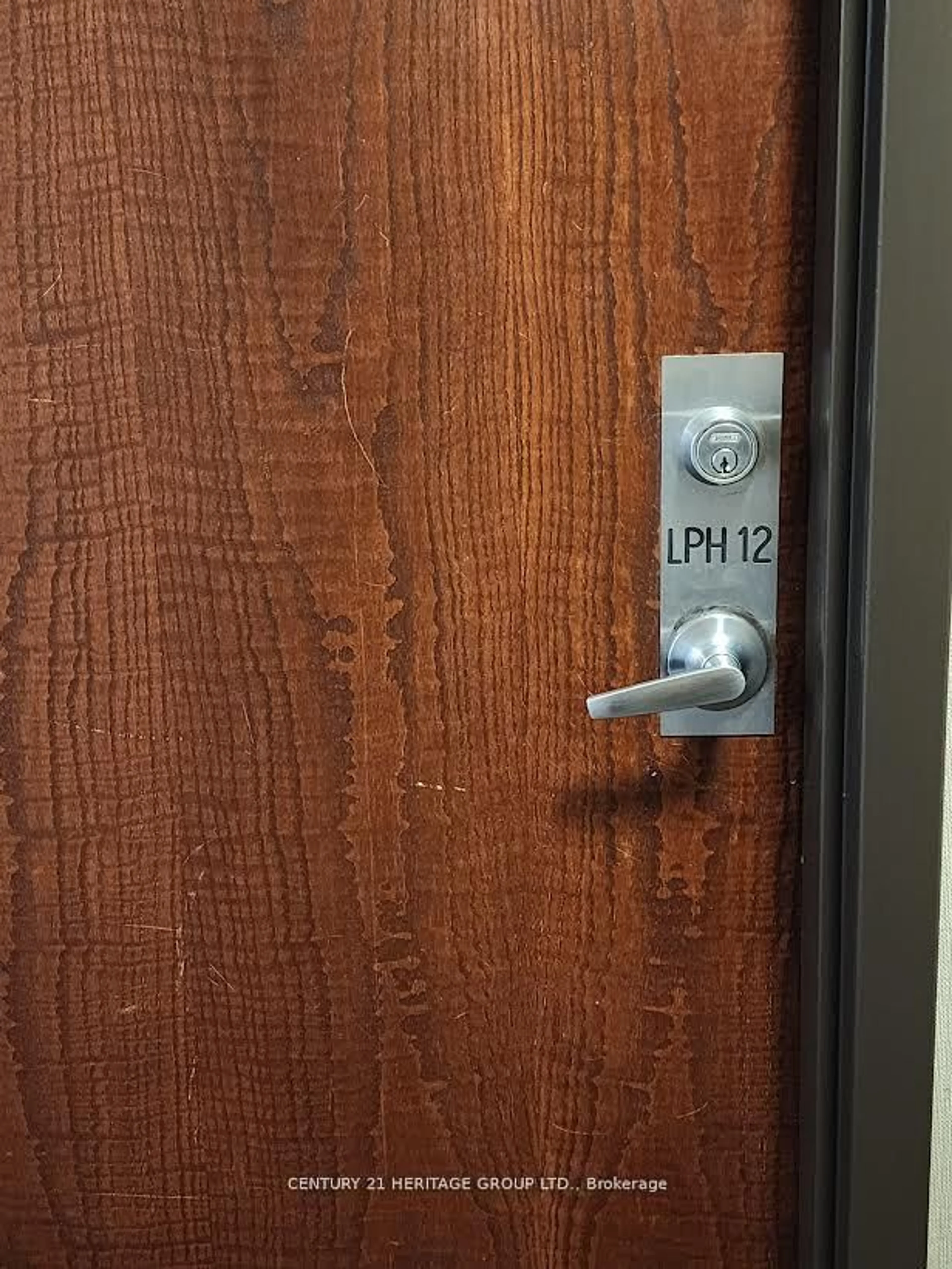 Indoor entryway for 16 Harrison Garden Blvd #LPH12, Toronto Ontario M2N 7J6