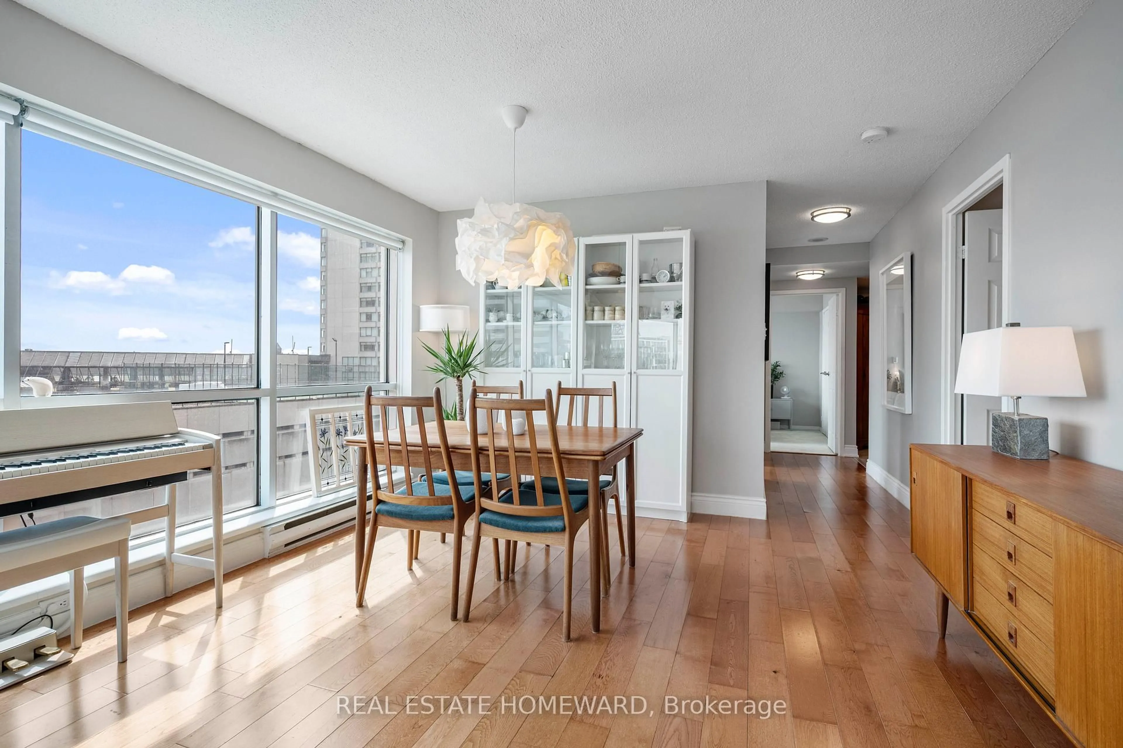 Dining room, wood/laminate floor for 10 Queens Quay #704, Toronto Ontario M5J 2R9