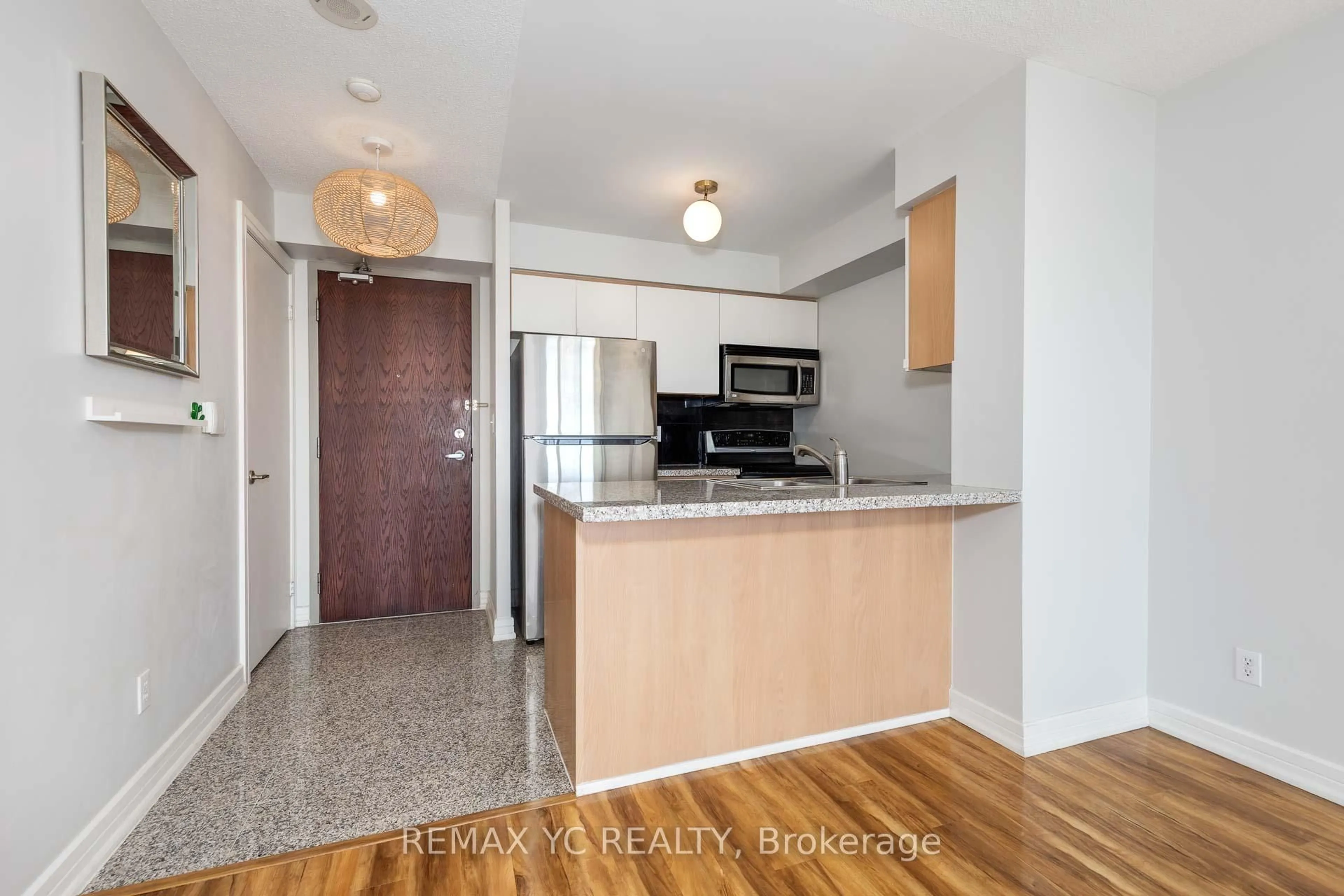 Standard kitchen, wood/laminate floor for 18 Harrison Garden Blvd #2607, Toronto Ontario M2N 7J6