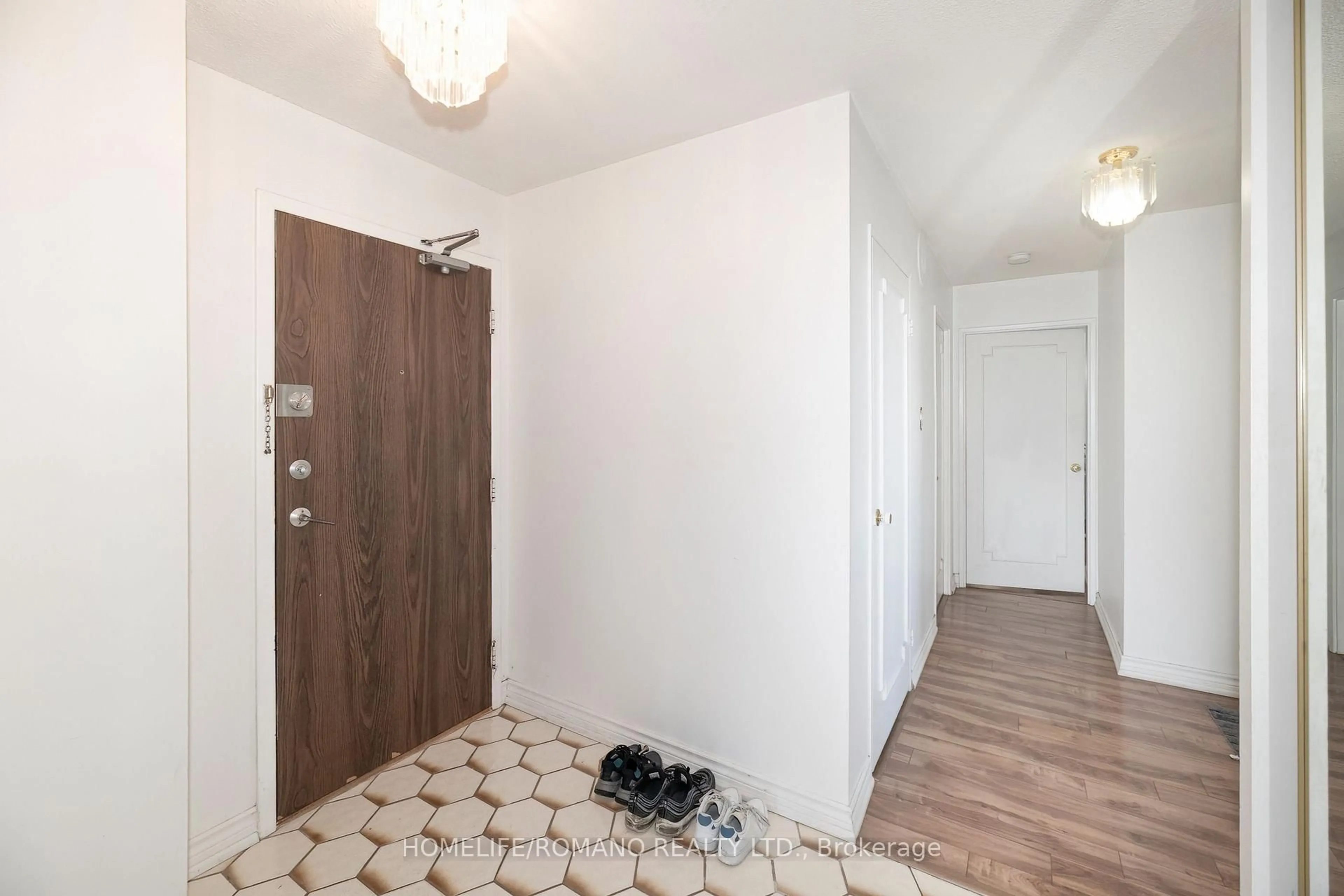 Indoor entryway for 100 Antibes Dr #702, Toronto Ontario M2R 3N1