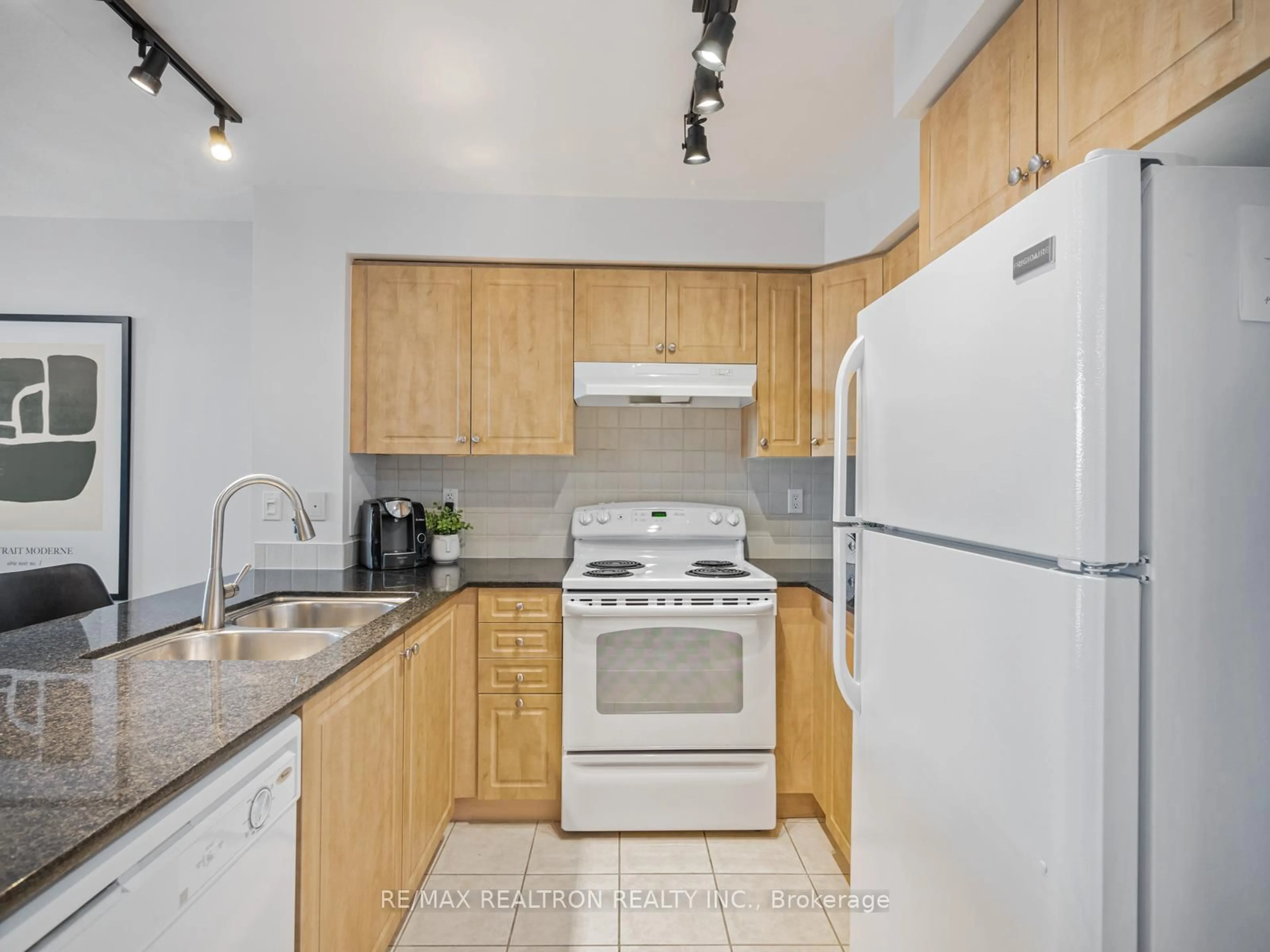 Standard kitchen, unknown for 503 Beecroft Rd #318, Toronto Ontario M2N 0A2