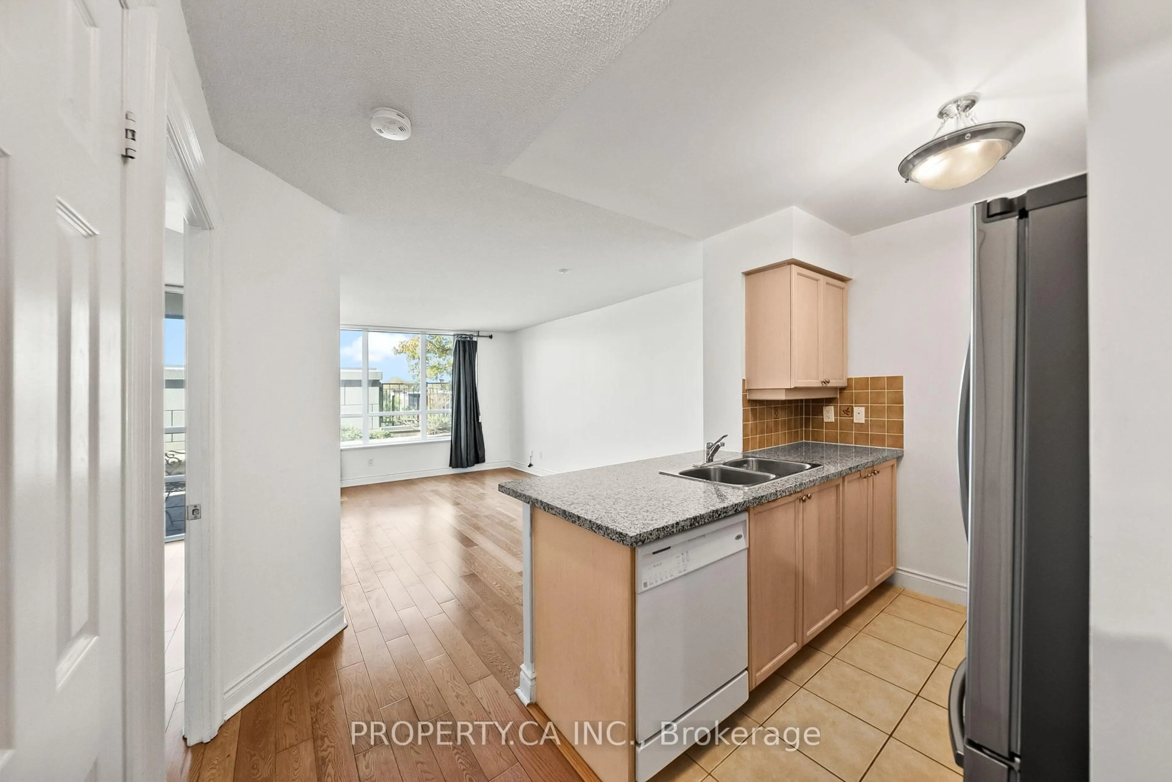 Standard kitchen, unknown for 15 Greenview Ave #309, Toronto Ontario M2M 4M7