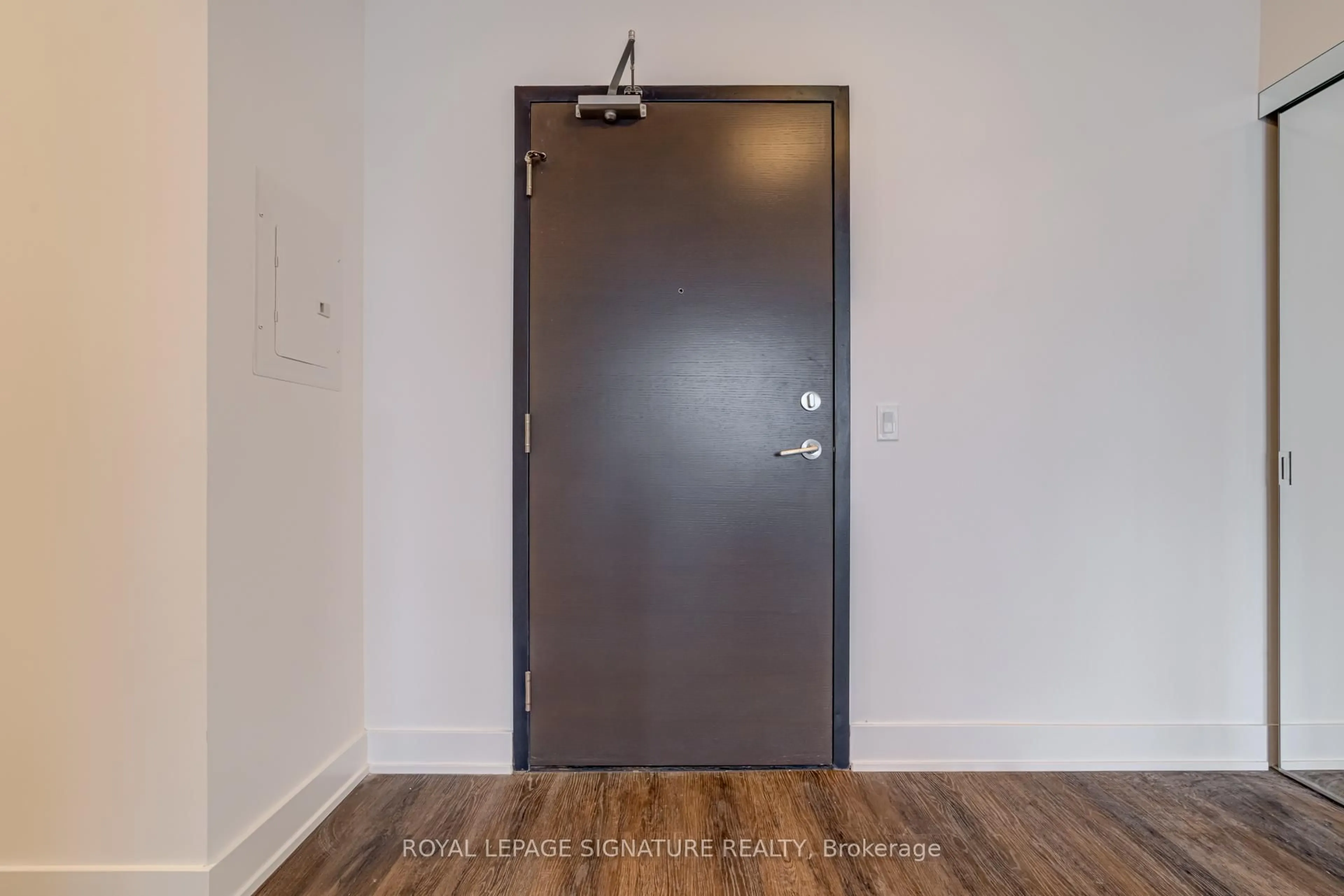 Indoor entryway for 2 Teagarden Crt #1105, Toronto Ontario M2N 0L6