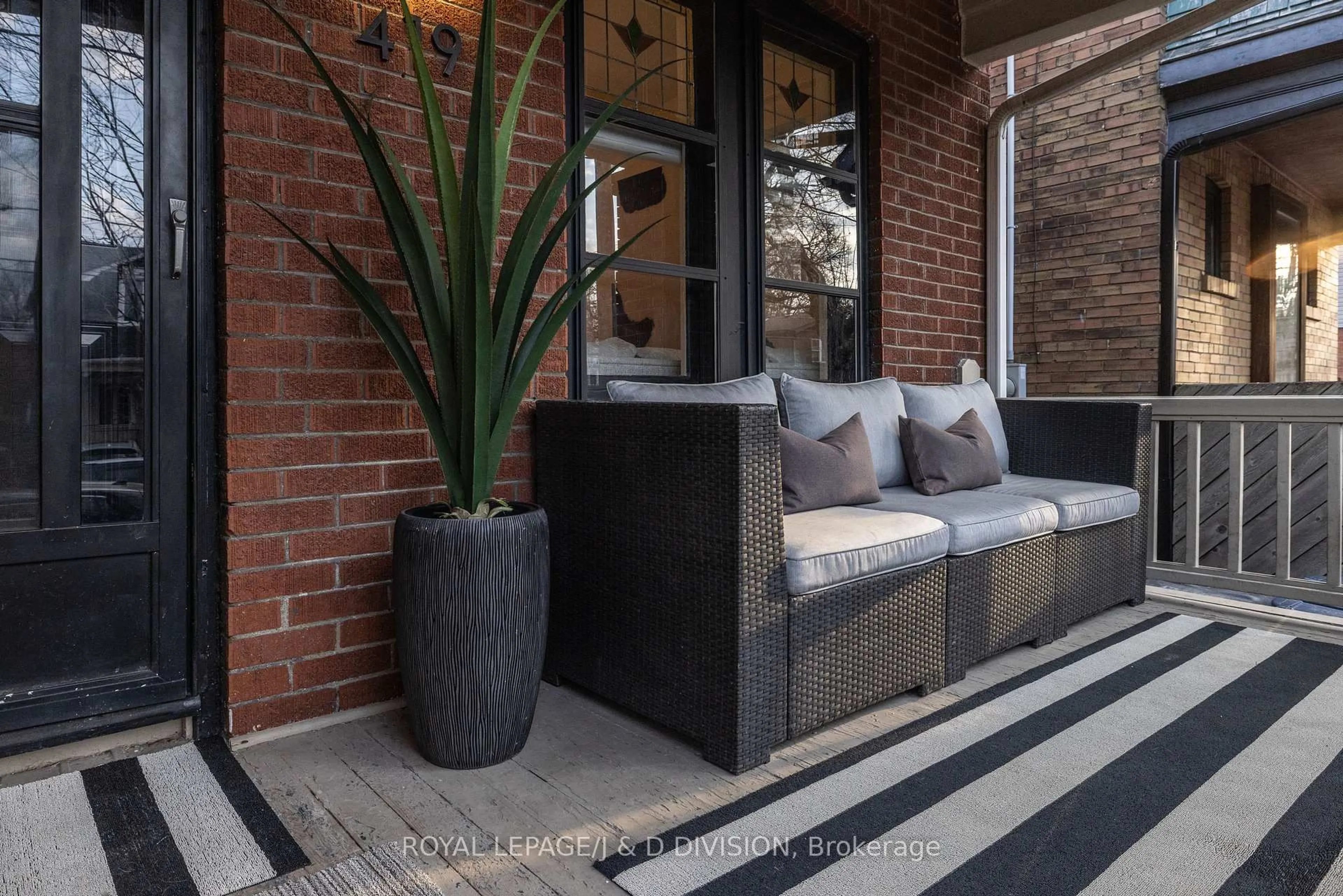Patio, street for 419 Davisville Ave, Toronto Ontario M4S 1H7
