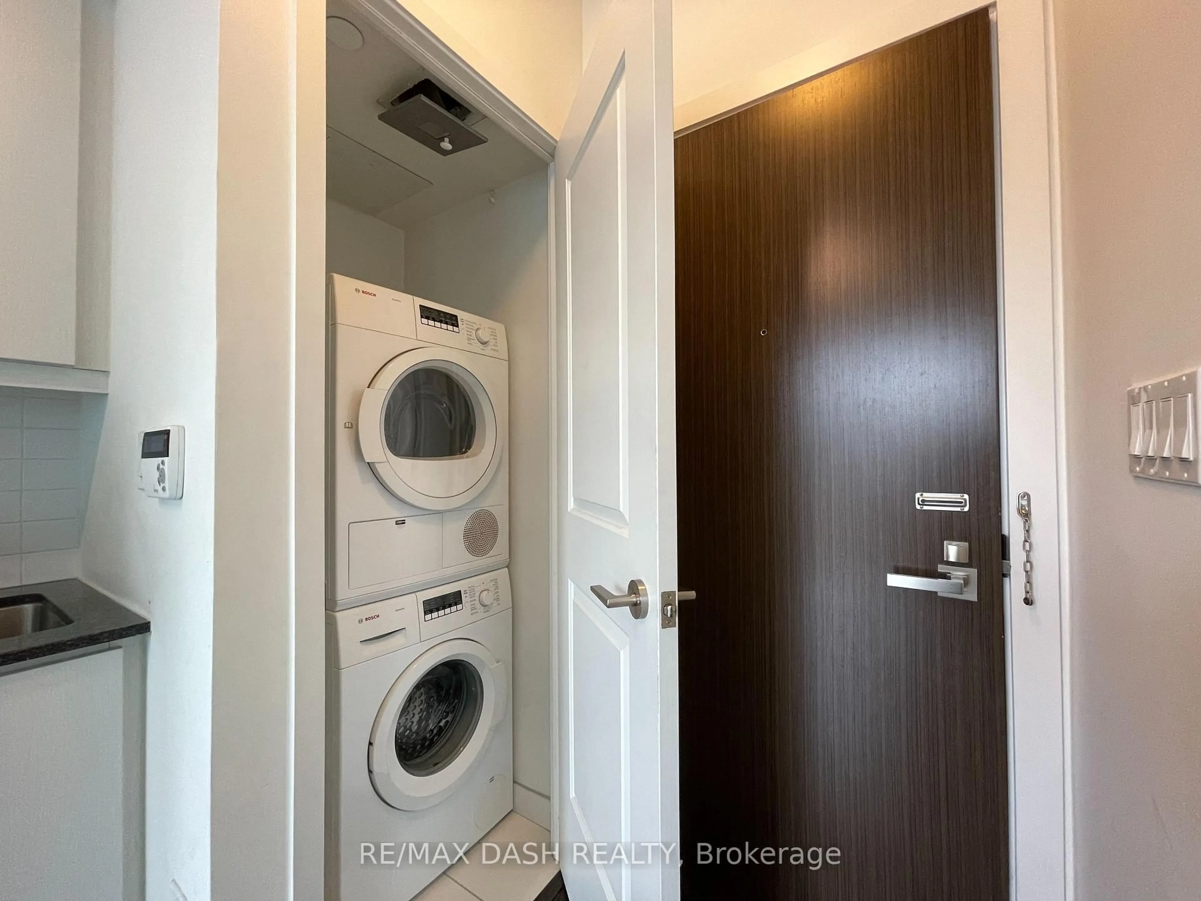 Laundry room for 1 The Esplanade Dr #1005, Toronto Ontario M5E 0A8