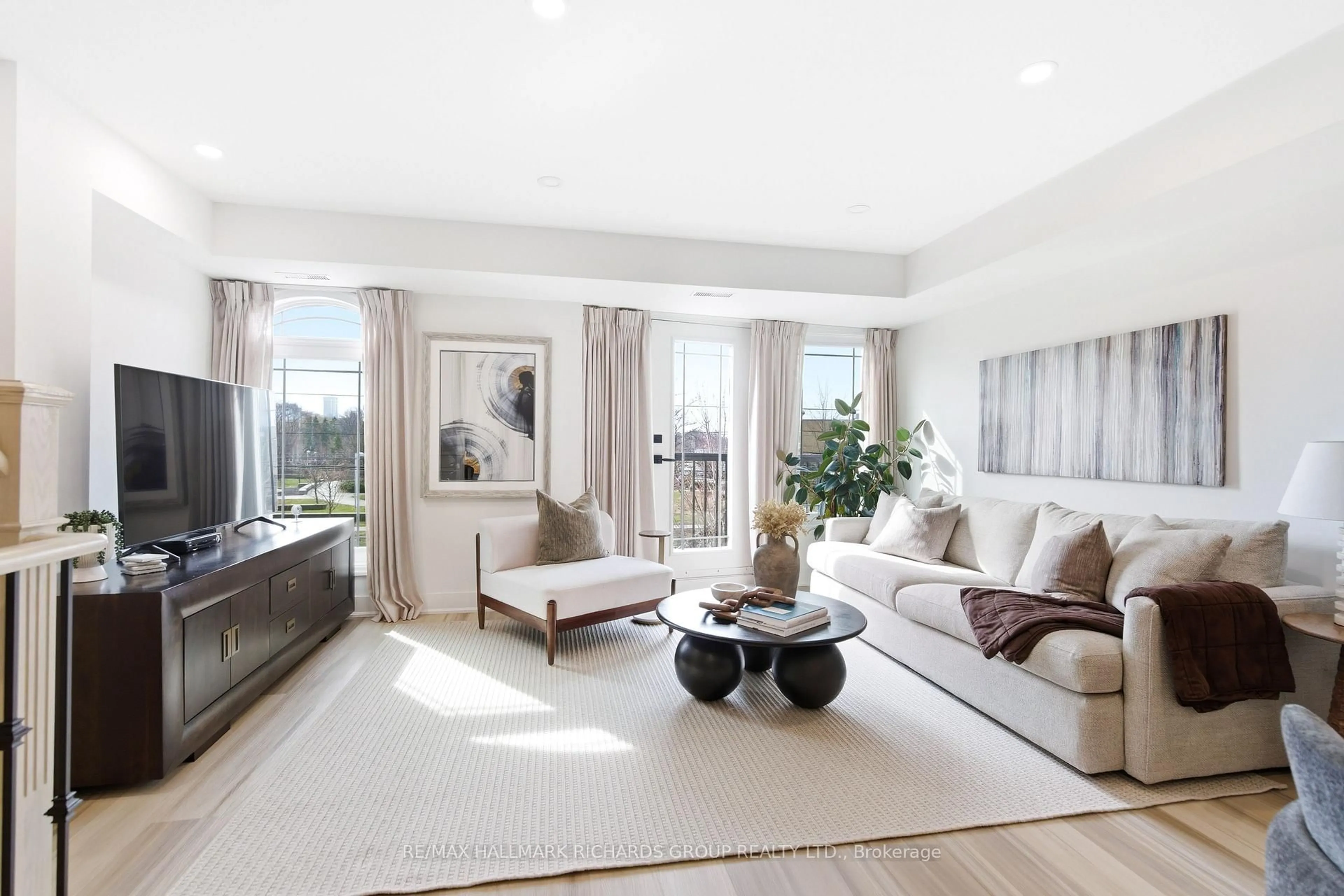 Living room with furniture, unknown for 118 Finch Ave #8, Toronto Ontario M2N 7G2