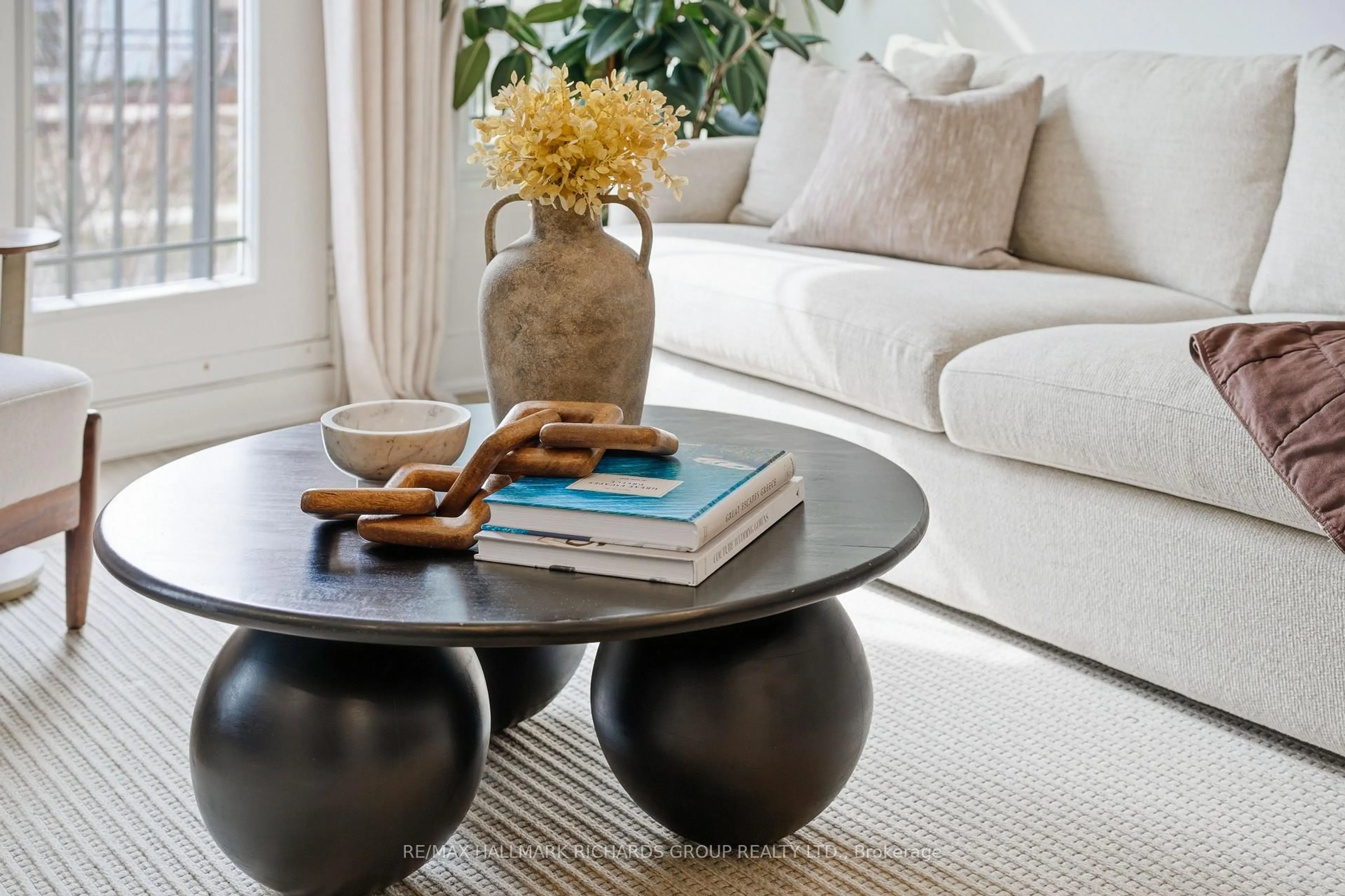 Living room with furniture, unknown for 118 Finch Ave #8, Toronto Ontario M2N 7G2