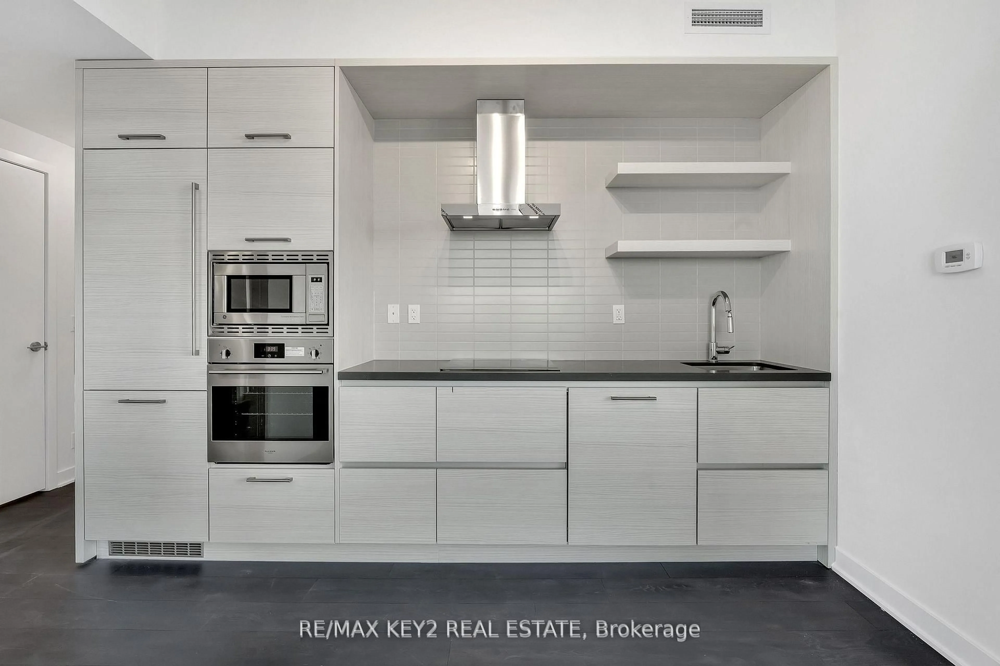 Contemporary kitchen, ceramic/tile floor for 2221 Yonge St #3402, Toronto Ontario M4S 0B8