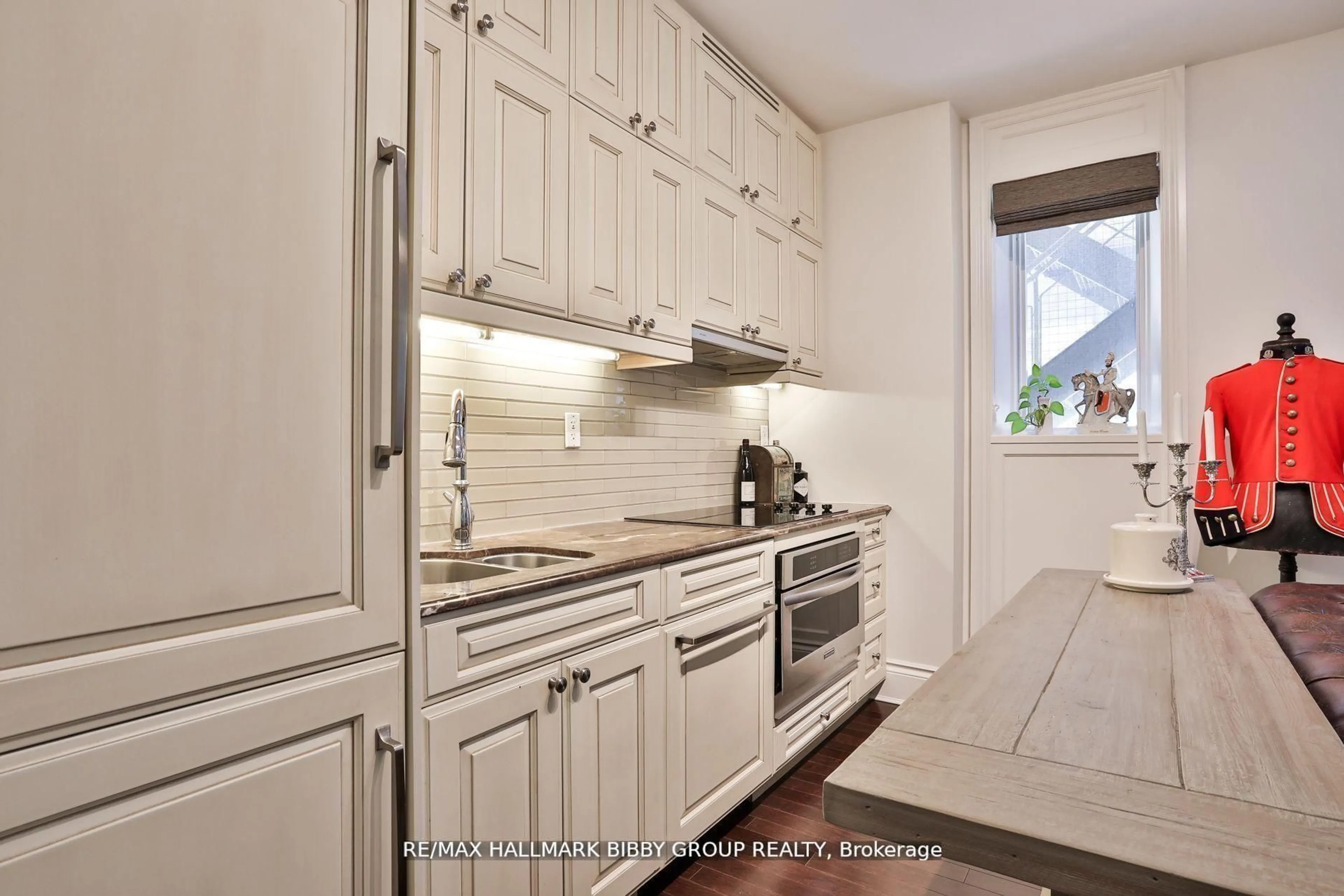 Standard kitchen, unknown for 22 Leader Lane #520, Toronto Ontario M5E 0B2