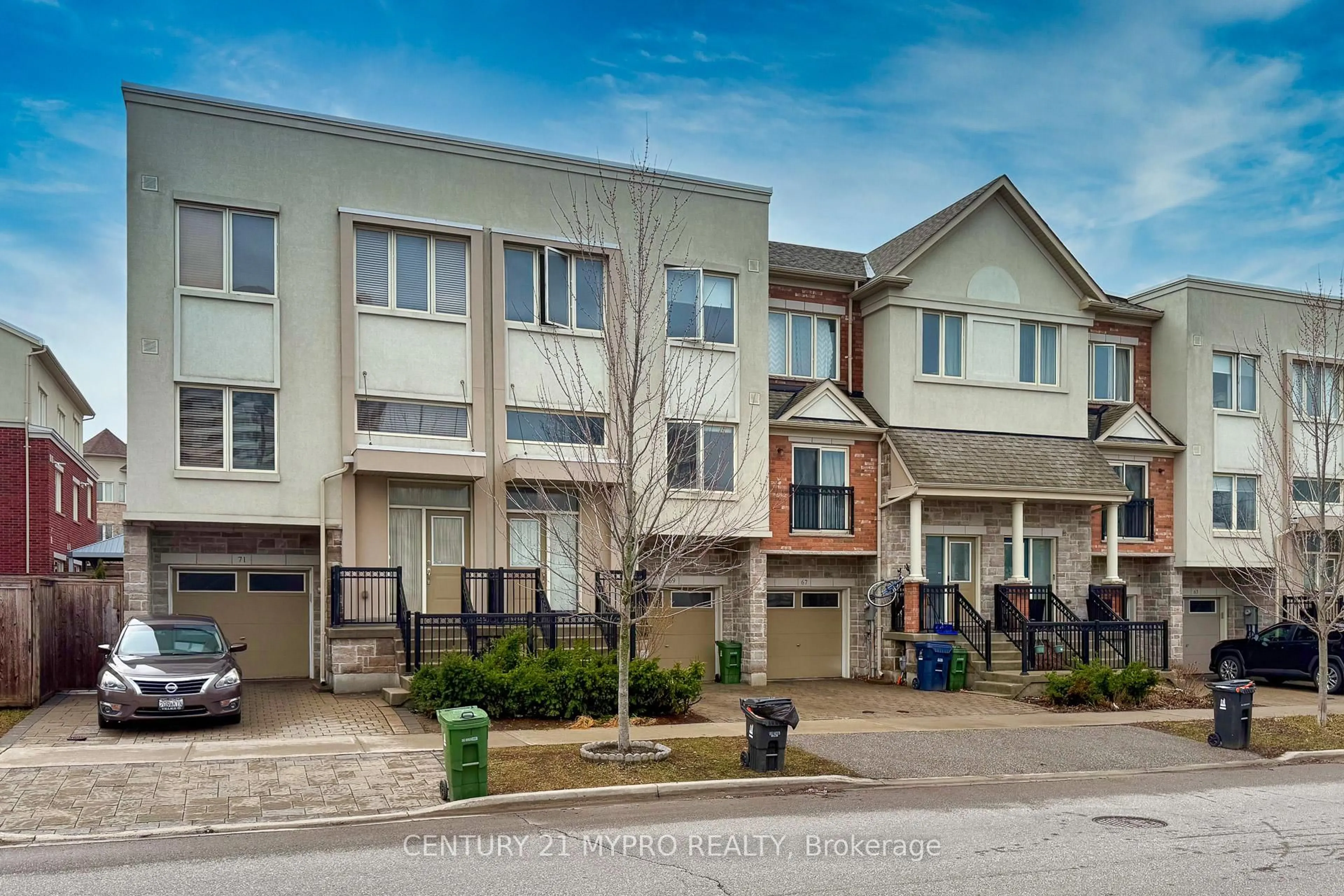 A pic from outside/outdoor area/front of a property/back of a property/a pic from drone, street for 69 Antibes Dr, Toronto Ontario M2R 2Y9