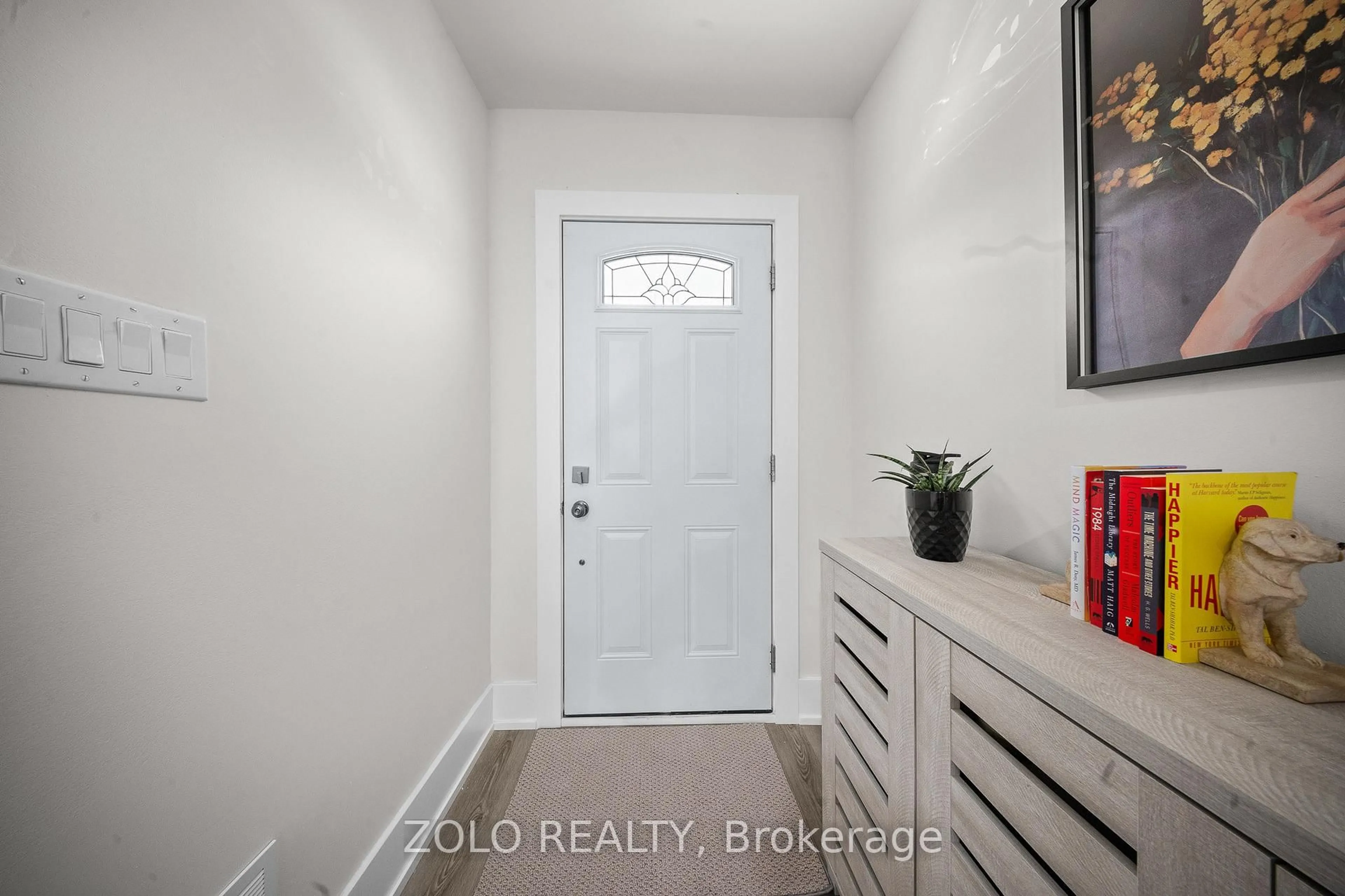 Indoor entryway for 163 Cedric Ave, Toronto Ontario M6C 3X7