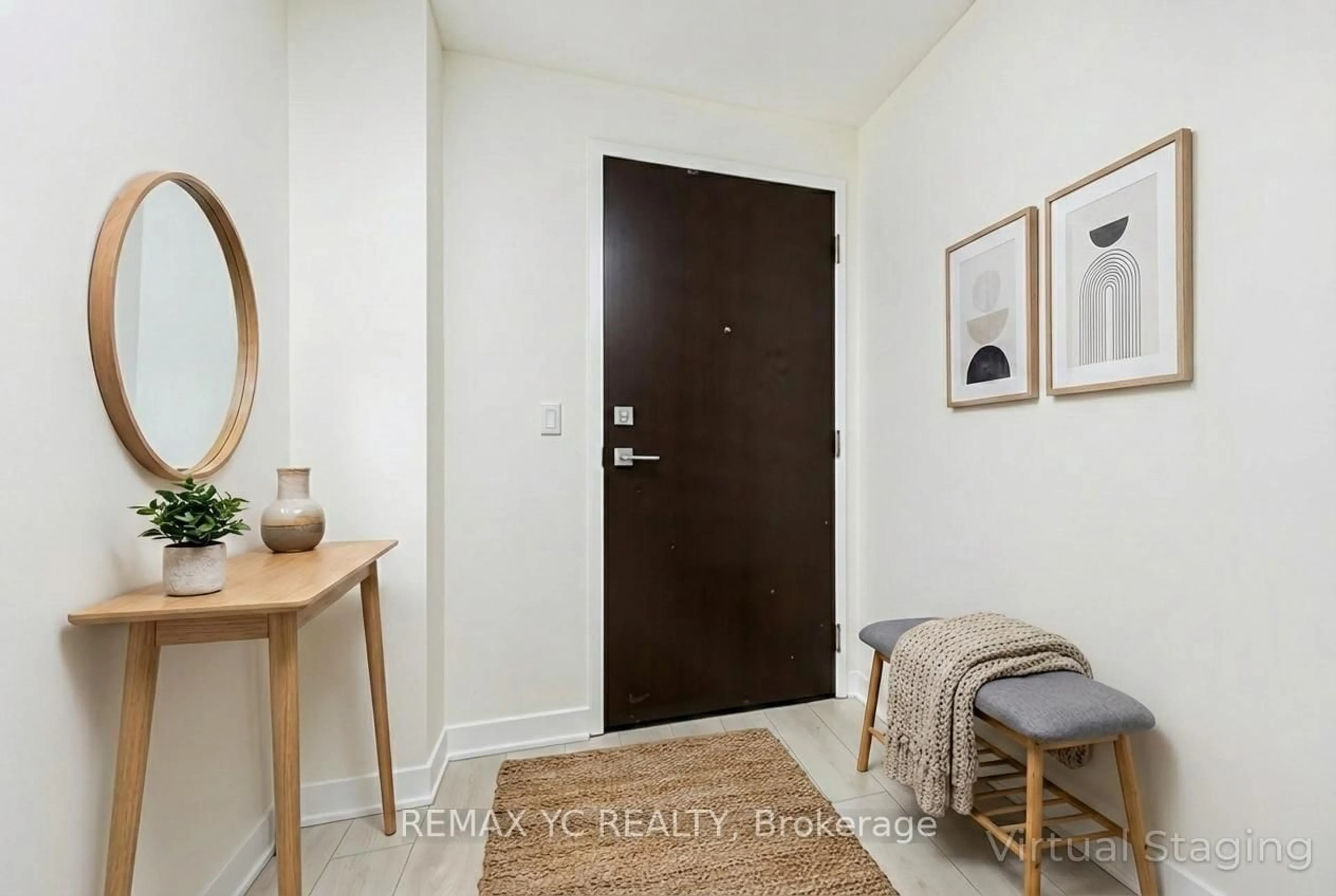 Indoor entryway for 2221 Yonge St #1111, Toronto Ontario M4S 0B8