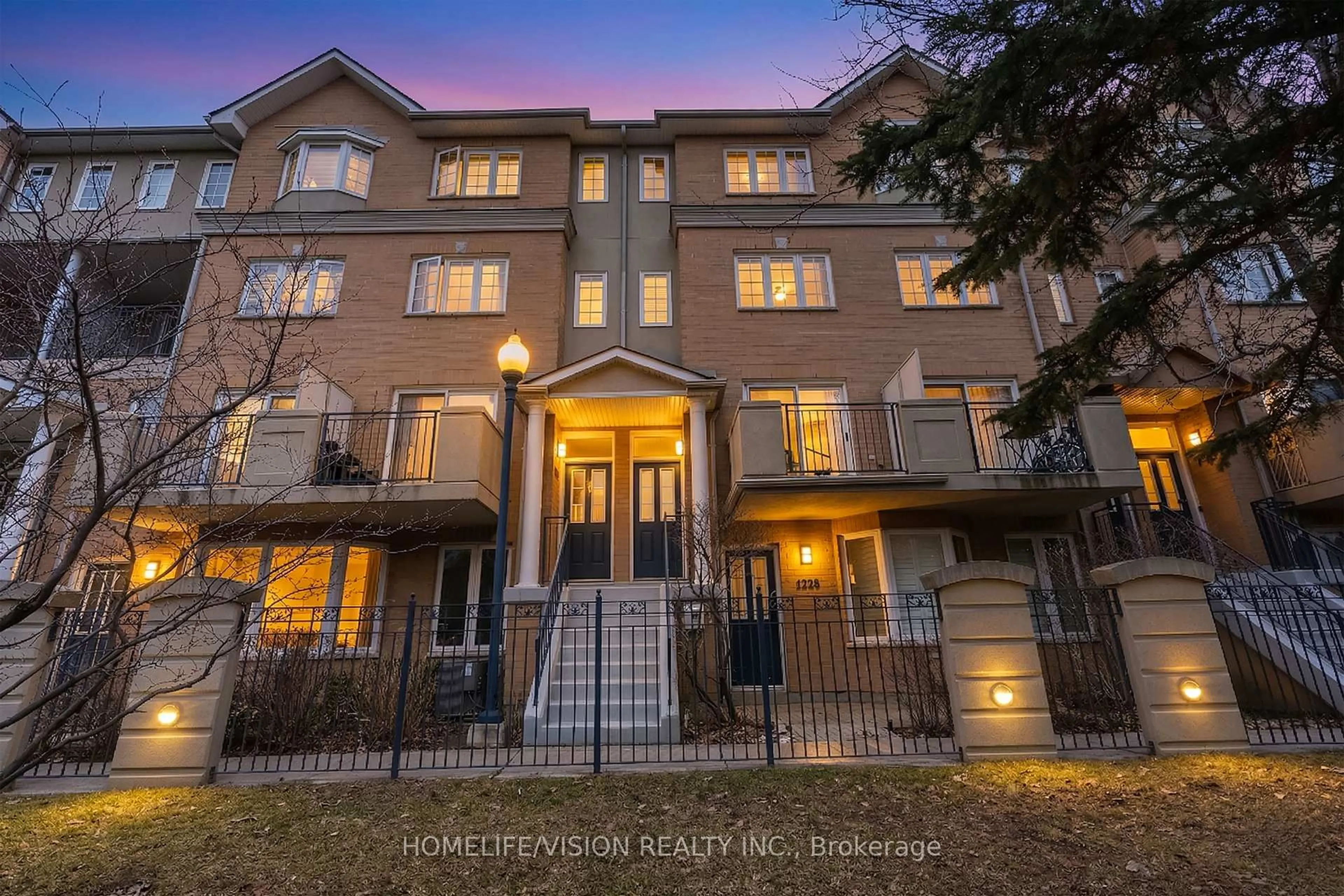 Unknown for 28 Sommerset Way #1229, Toronto Ontario M2N 6W7