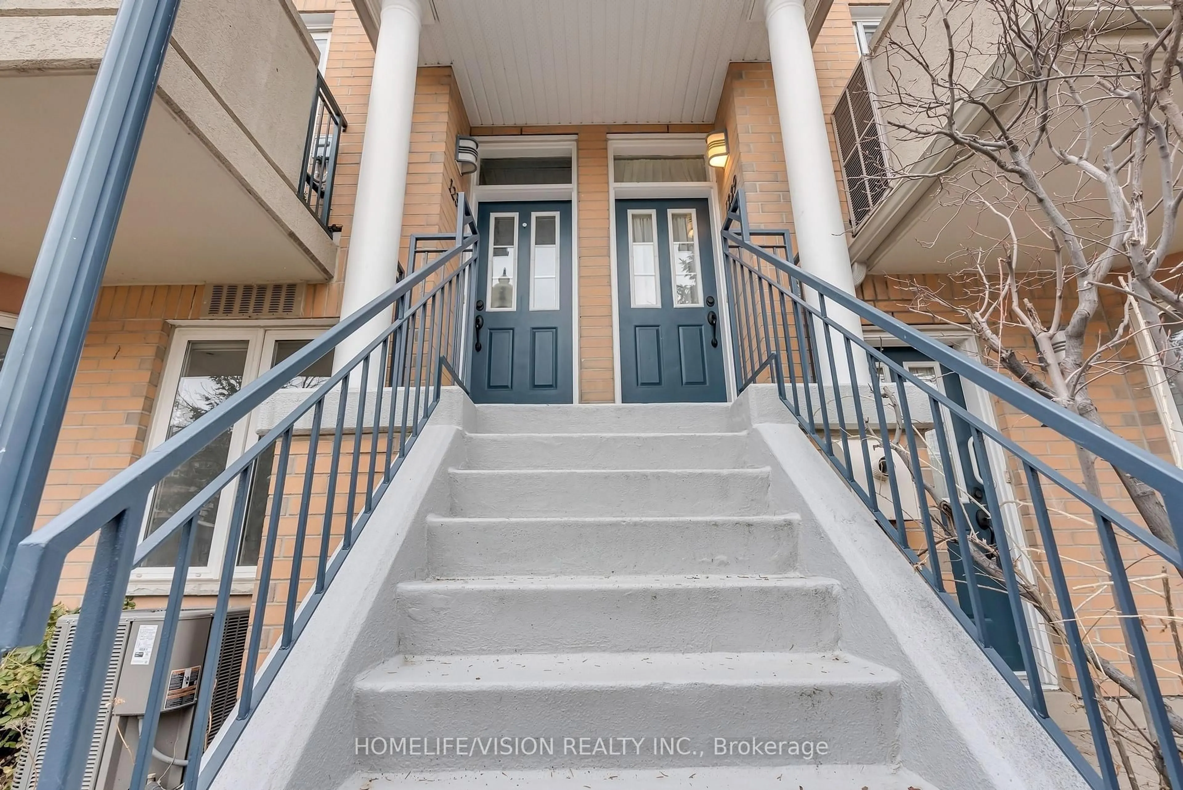 Indoor entryway for 28 Sommerset Way #1229, Toronto Ontario M2N 6W7