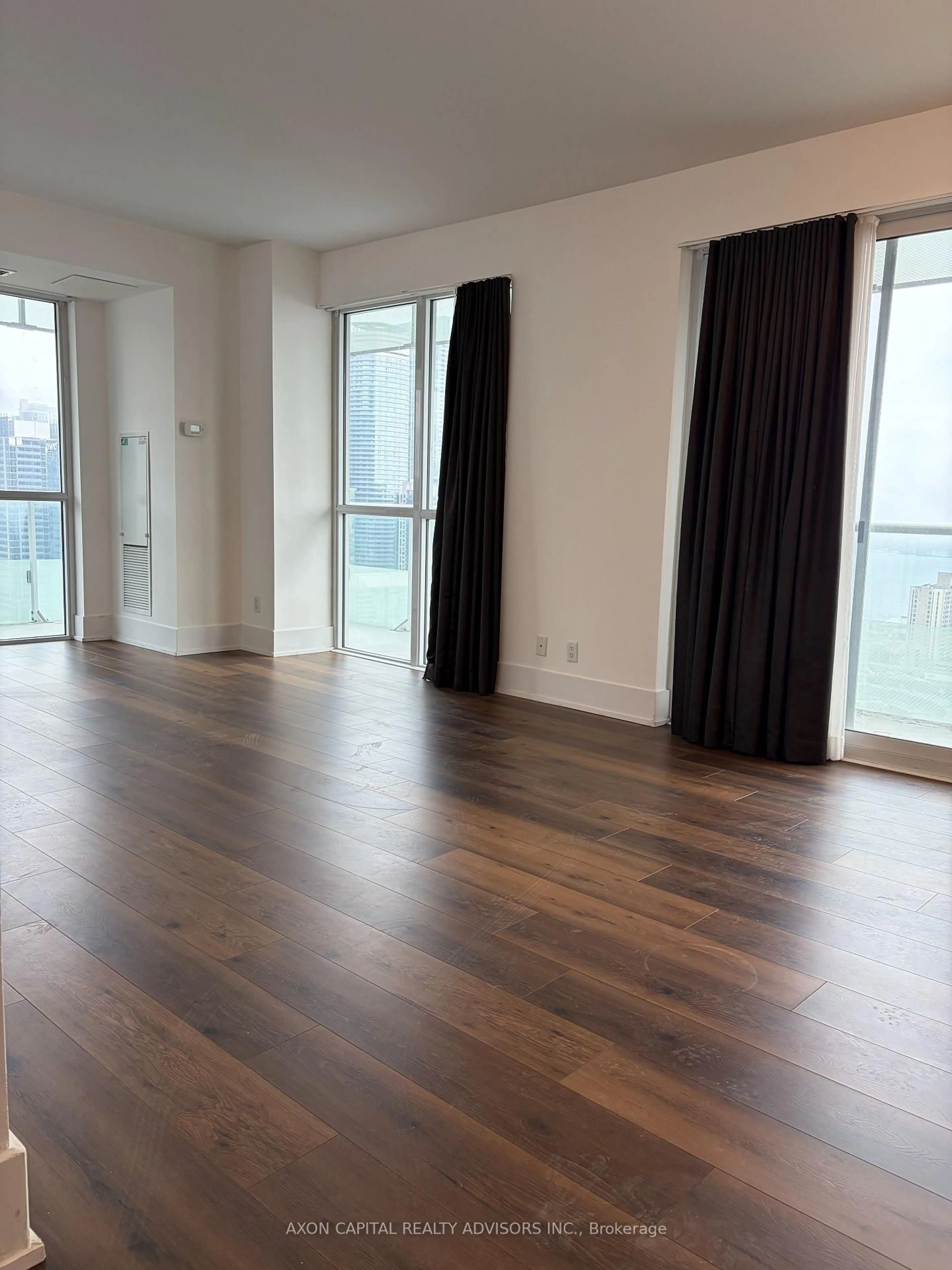 A pic of a room for 300 Front St #2911, Toronto Ontario M5V 0E9