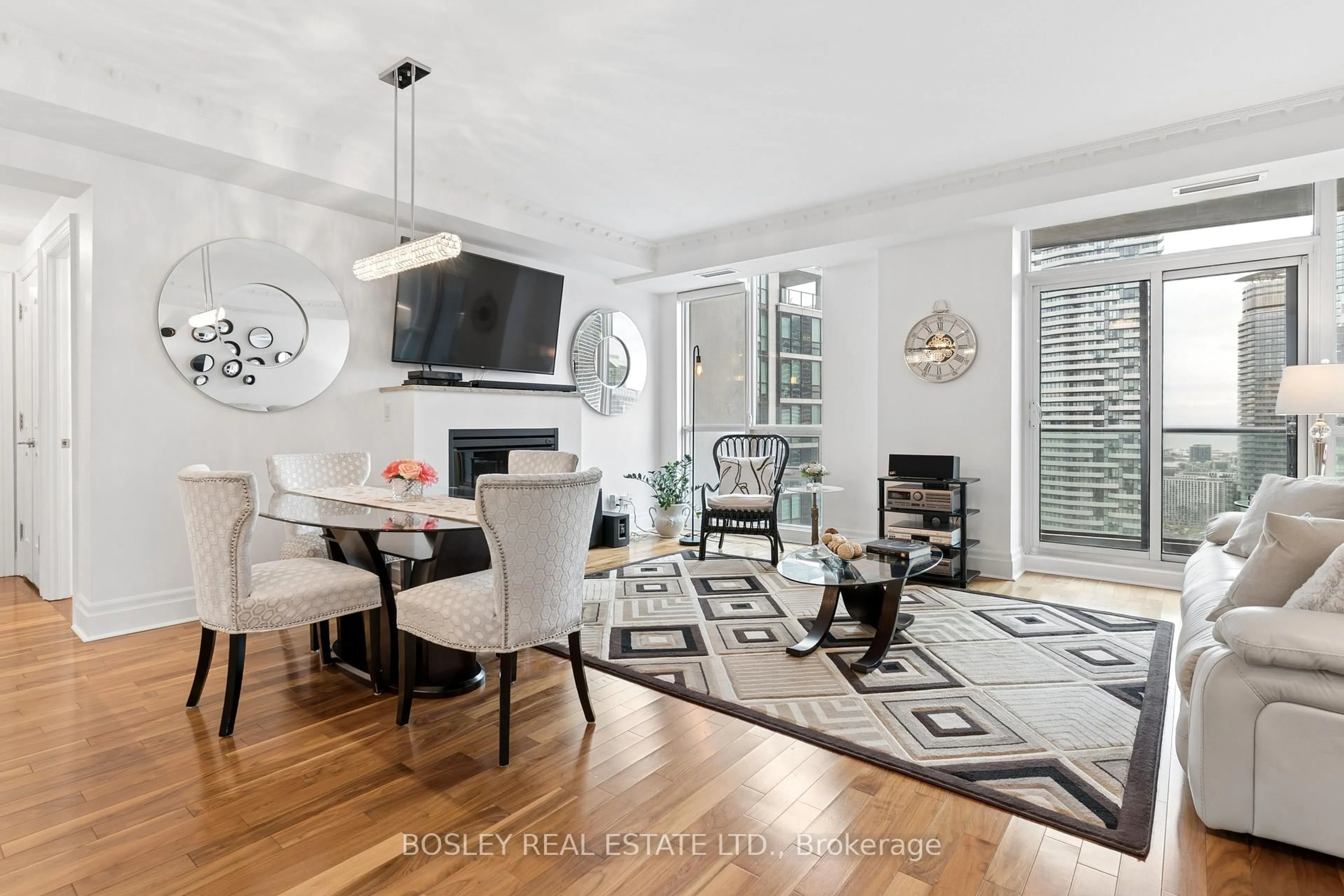 Unknown for 16 Harbour St #4501, Toronto Ontario M5J 2Z7