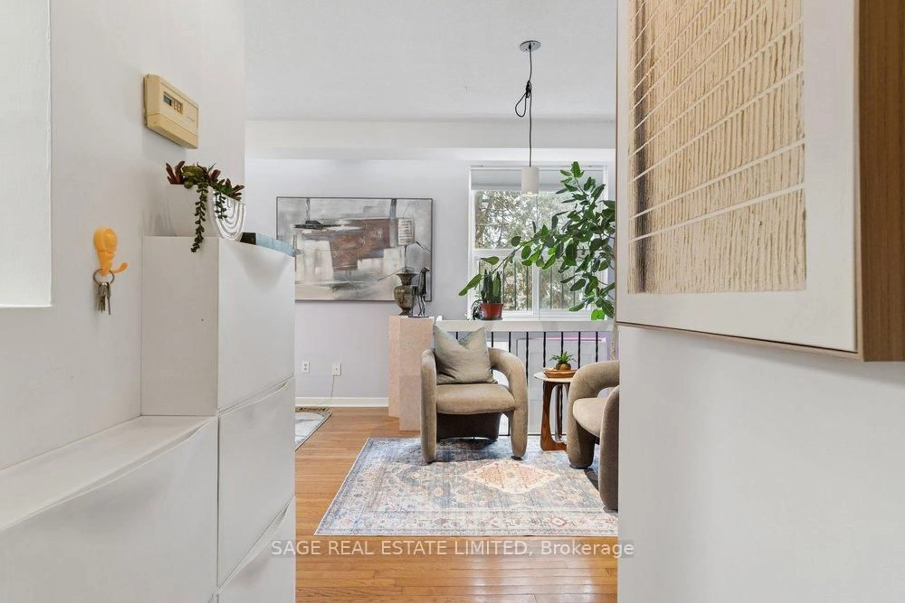 Indoor entryway for 350 Gerrard St #4, Toronto Ontario M5A 2G7