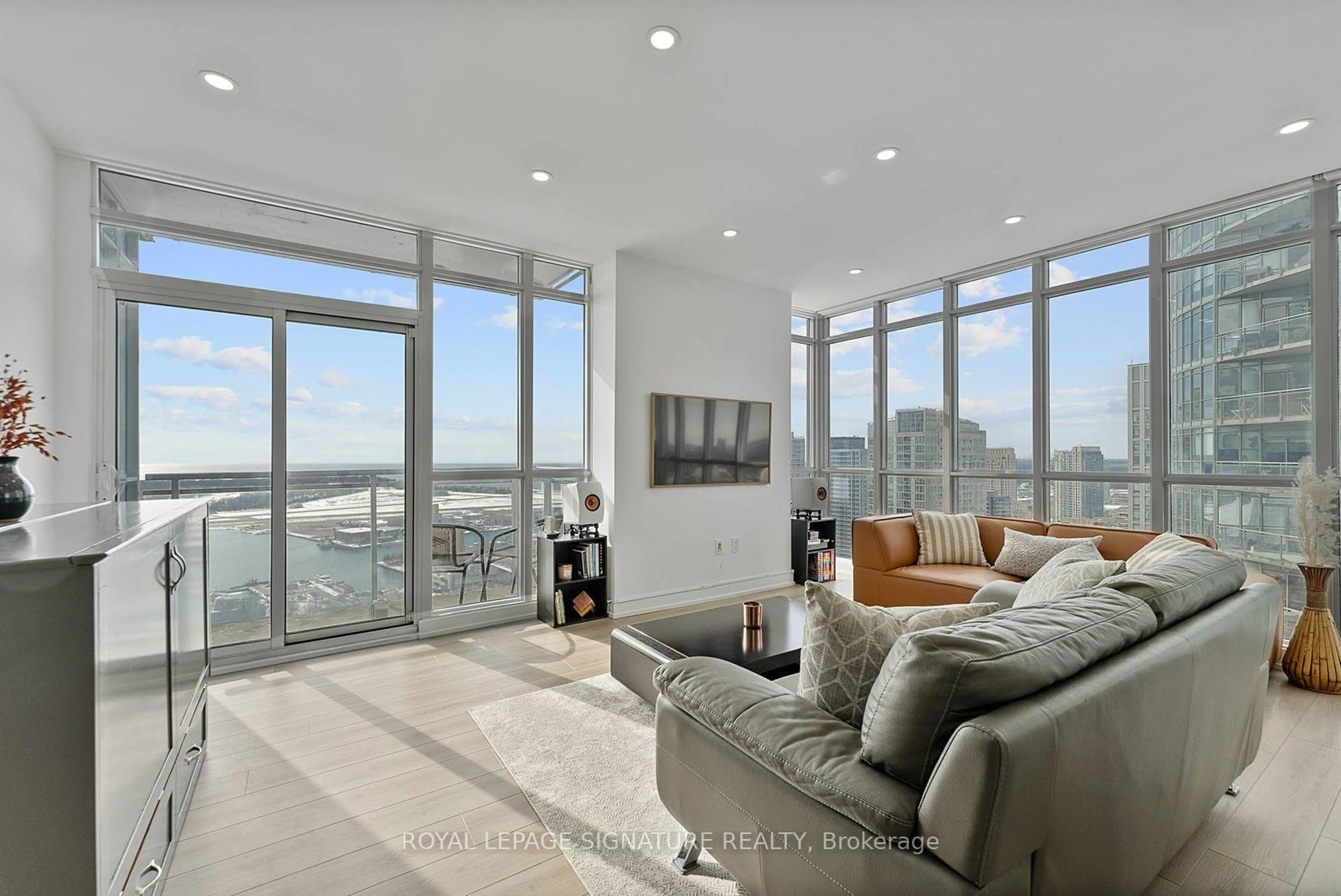 Living room with furniture, unknown for 15 Iceboat Terr #4010, Toronto Ontario M5V 4A5