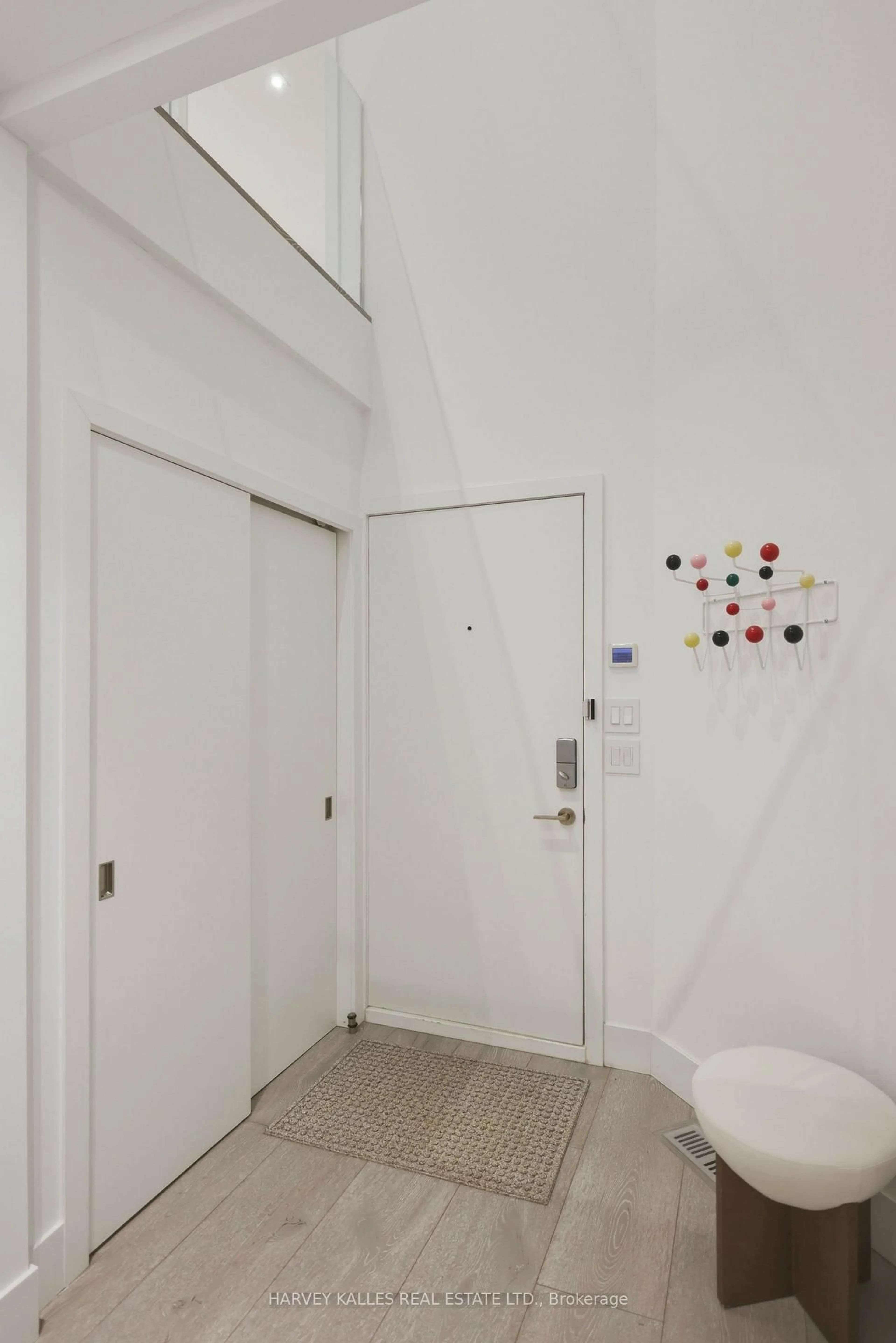 Indoor foyer for 41 Berryman St, Toronto Ontario M5R 1M7