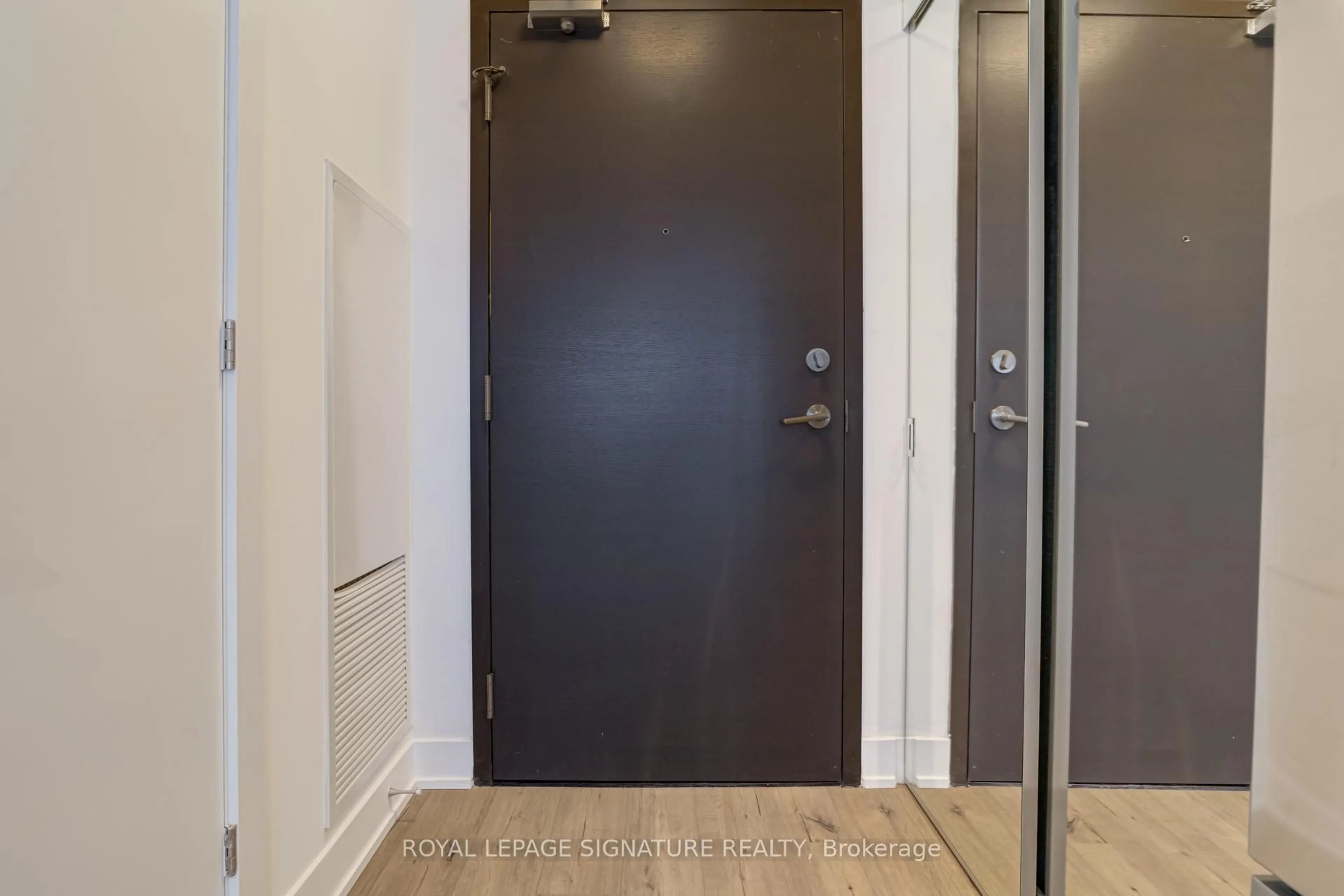 Indoor entryway for 2 Teagarden Crt #604, Toronto Ontario M2N 0L6