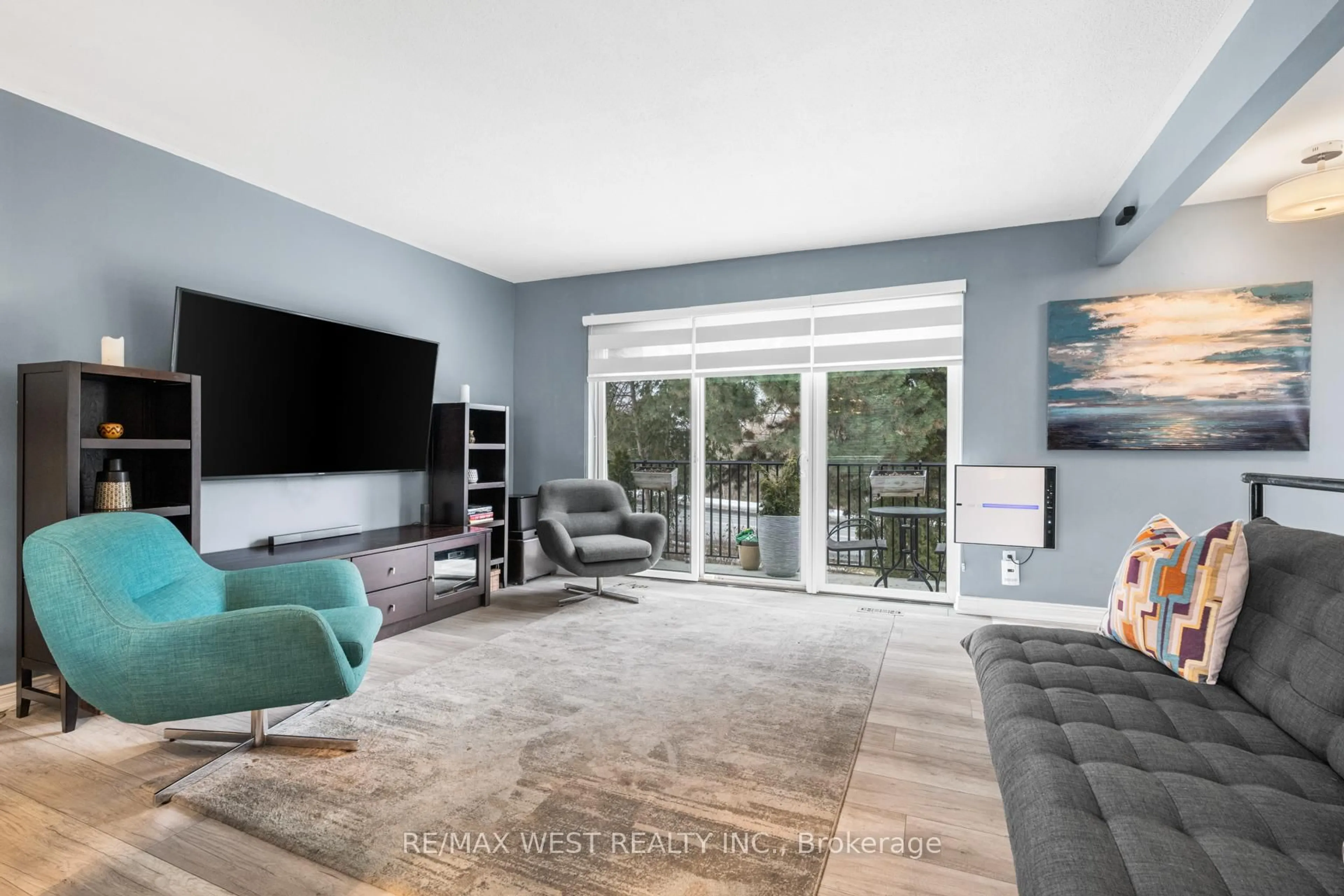 Living room with furniture, unknown for 25 Proudbank Millway, Toronto Ontario M2L 1P3