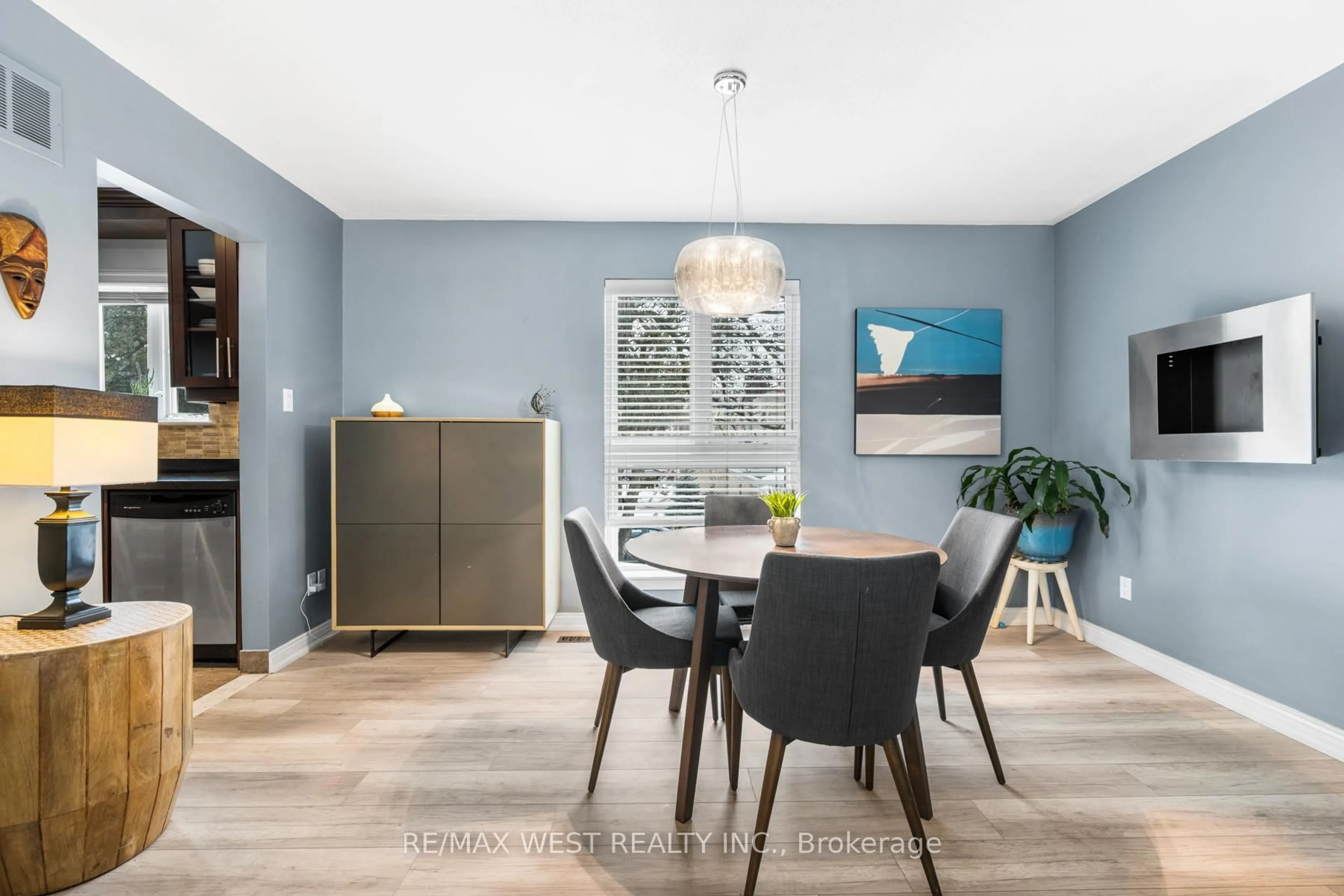 Dining room, wood/laminate floor for 25 Proudbank Millway, Toronto Ontario M2L 1P3