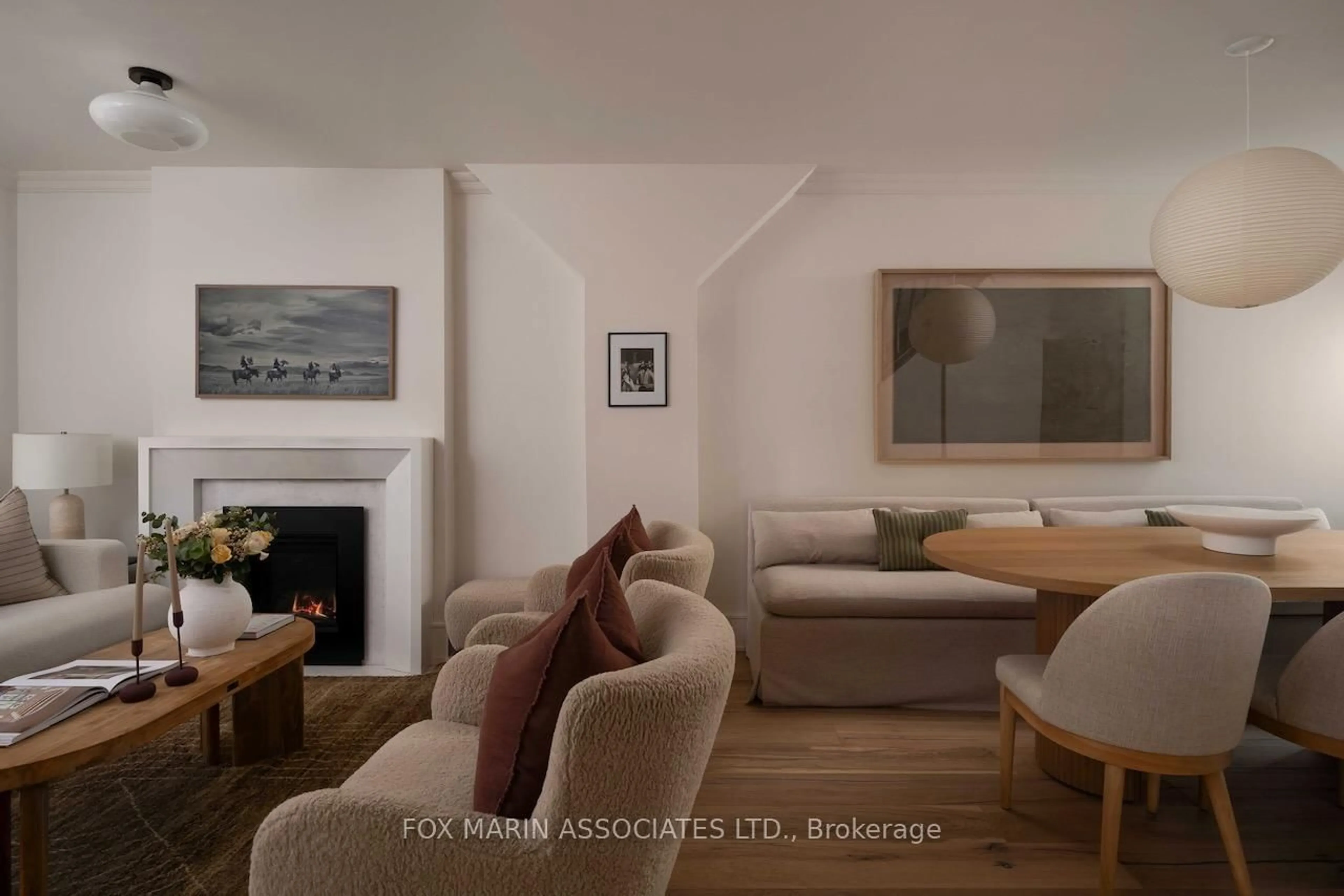 Living room with furniture, unknown for 266 Roselawn Ave, Toronto Ontario M4R 1E9