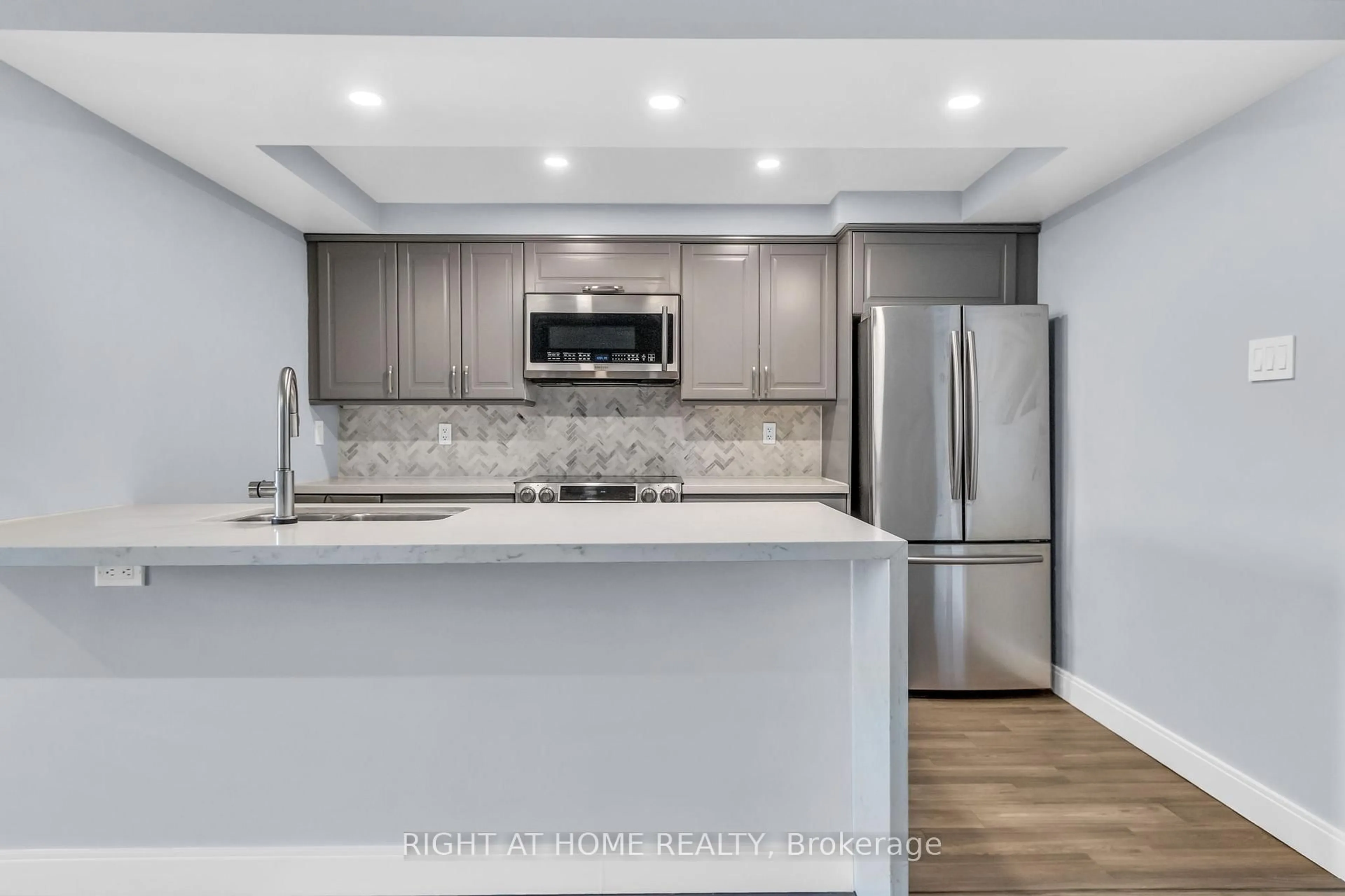 Open concept kitchen, ceramic/tile floor for 356 Mcrae Dr #406, Toronto Ontario M4G 4G4