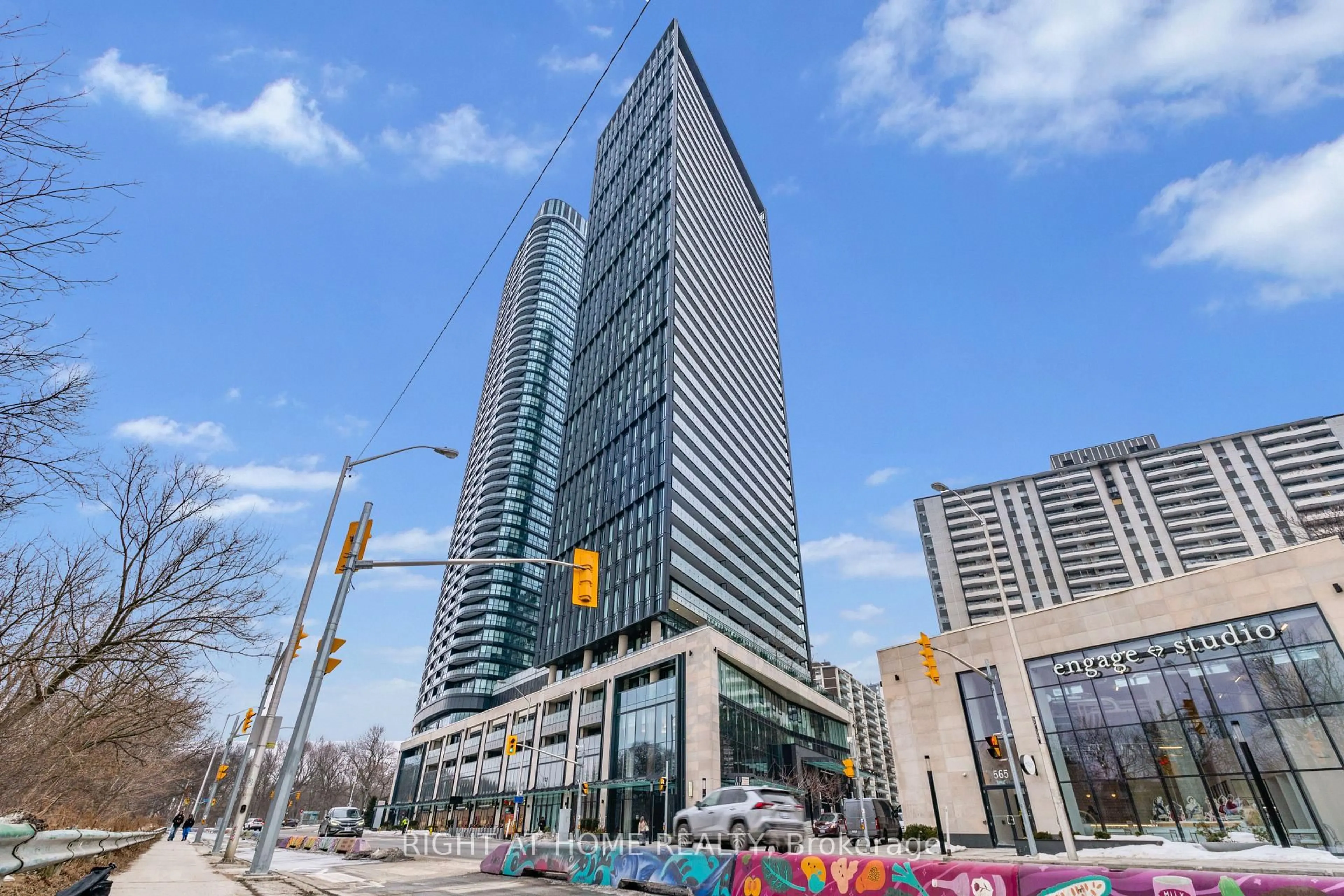 Indoor foyer for 575 Bloor St #508, Toronto Ontario M4W 0B2