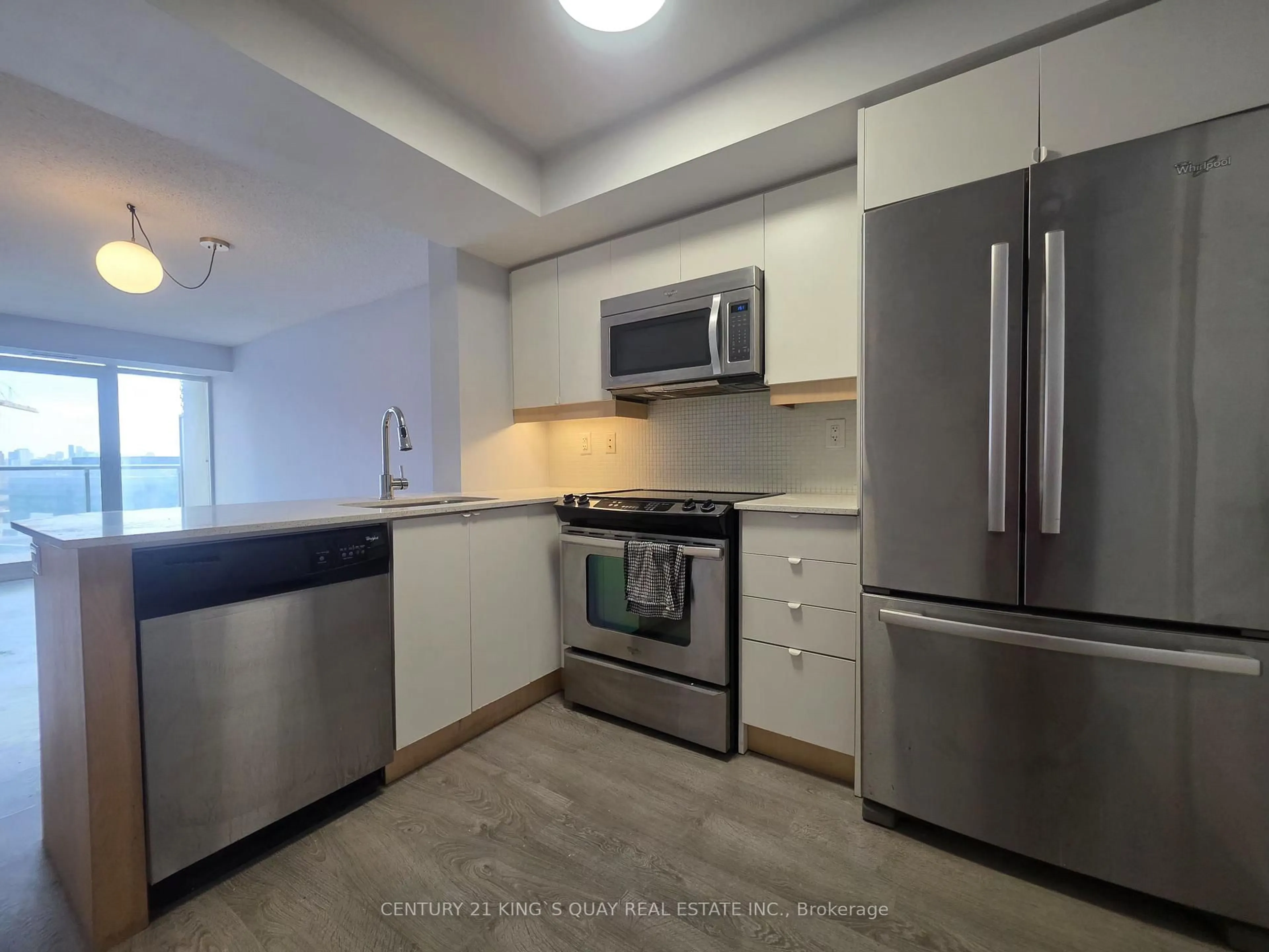 Standard kitchen, unknown for 125 Western Battery Rd #1816, Toronto Ontario M6K 3R8