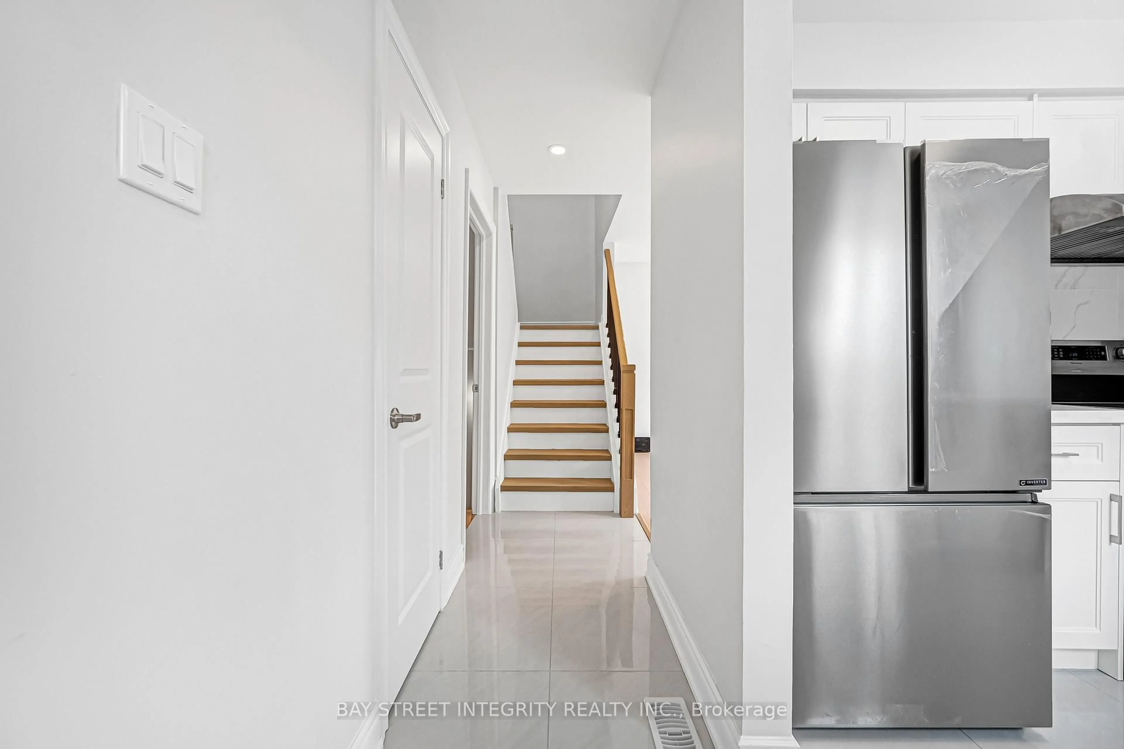 Indoor entryway for 41 Elsa Vine Way, Toronto Ontario M2J 4H8