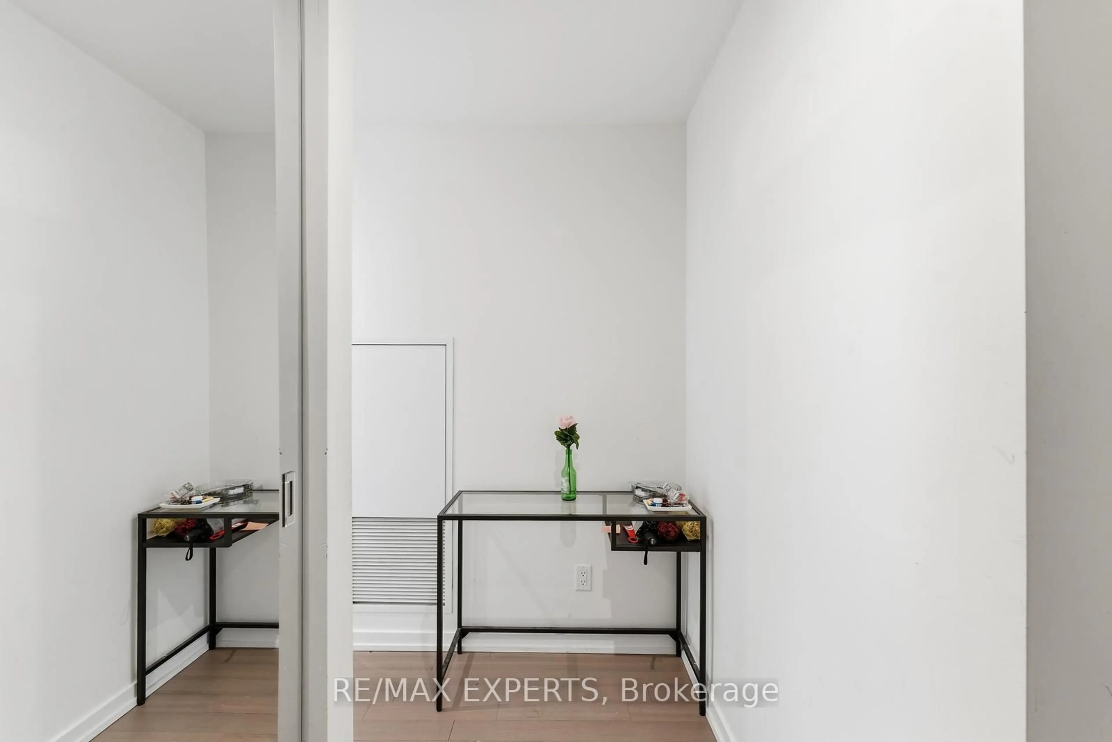 Indoor entryway for 101 Peter St #3606, Toronto Ontario M5V 0G6