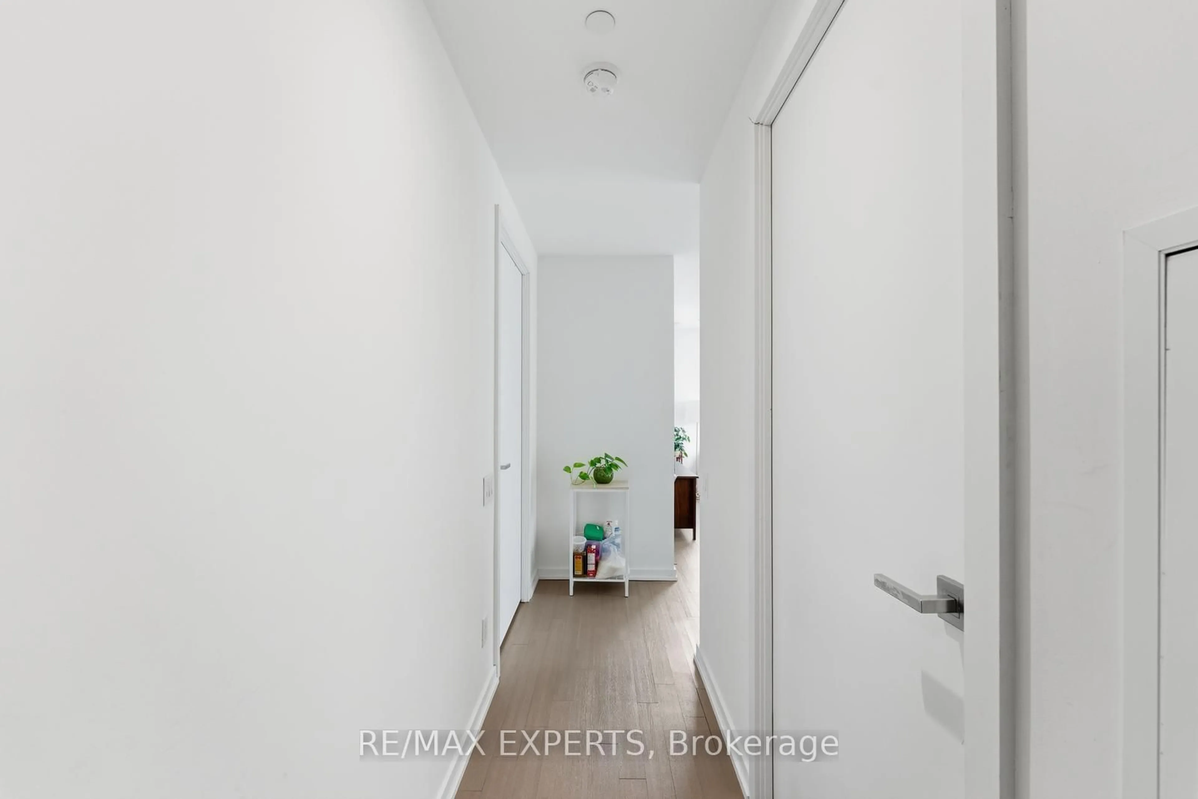 Indoor entryway for 101 Peter St #3606, Toronto Ontario M5V 0G6
