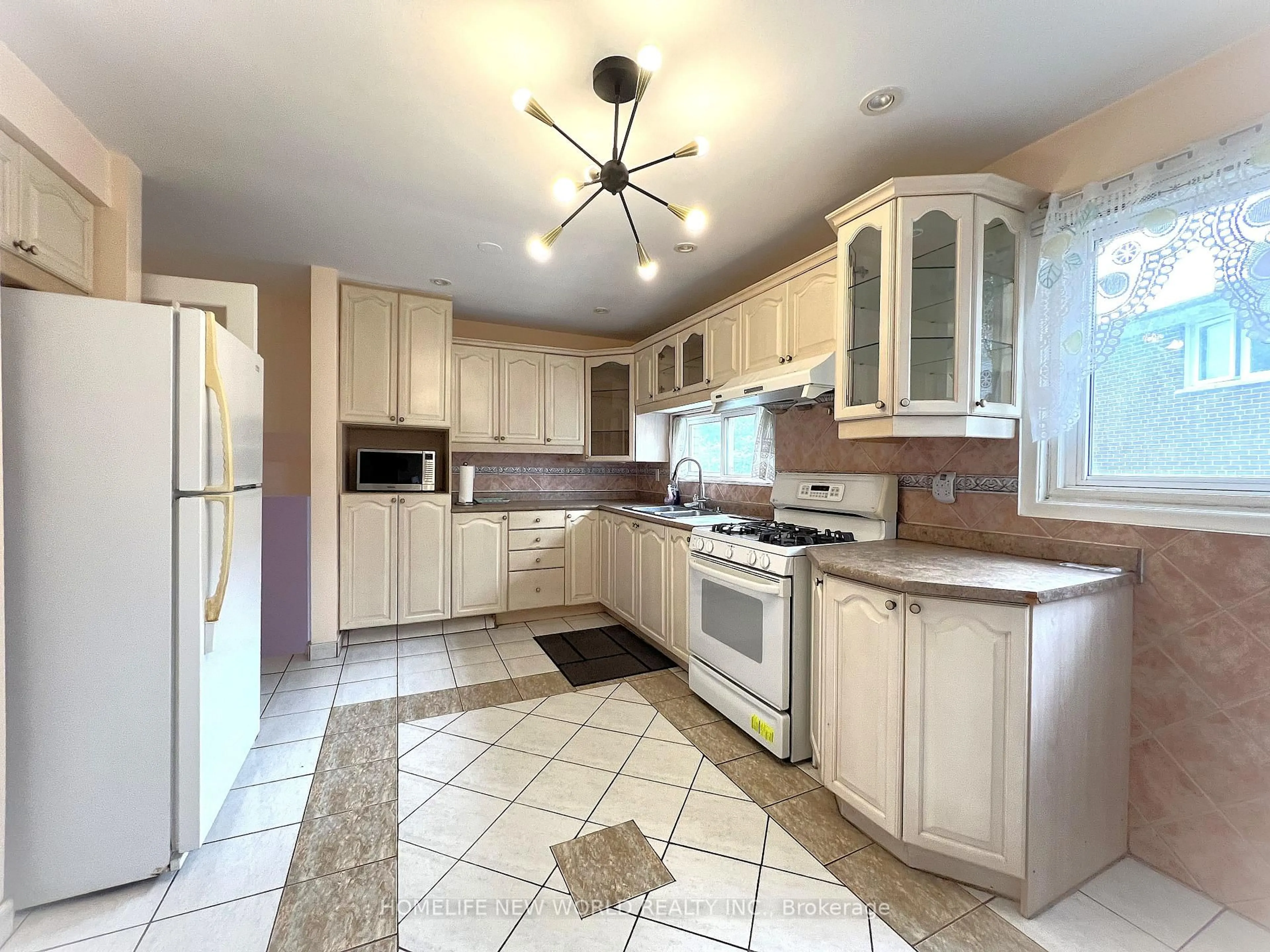 Unknown for 28 Greyhound Dr, Toronto Ontario M2H 1K3