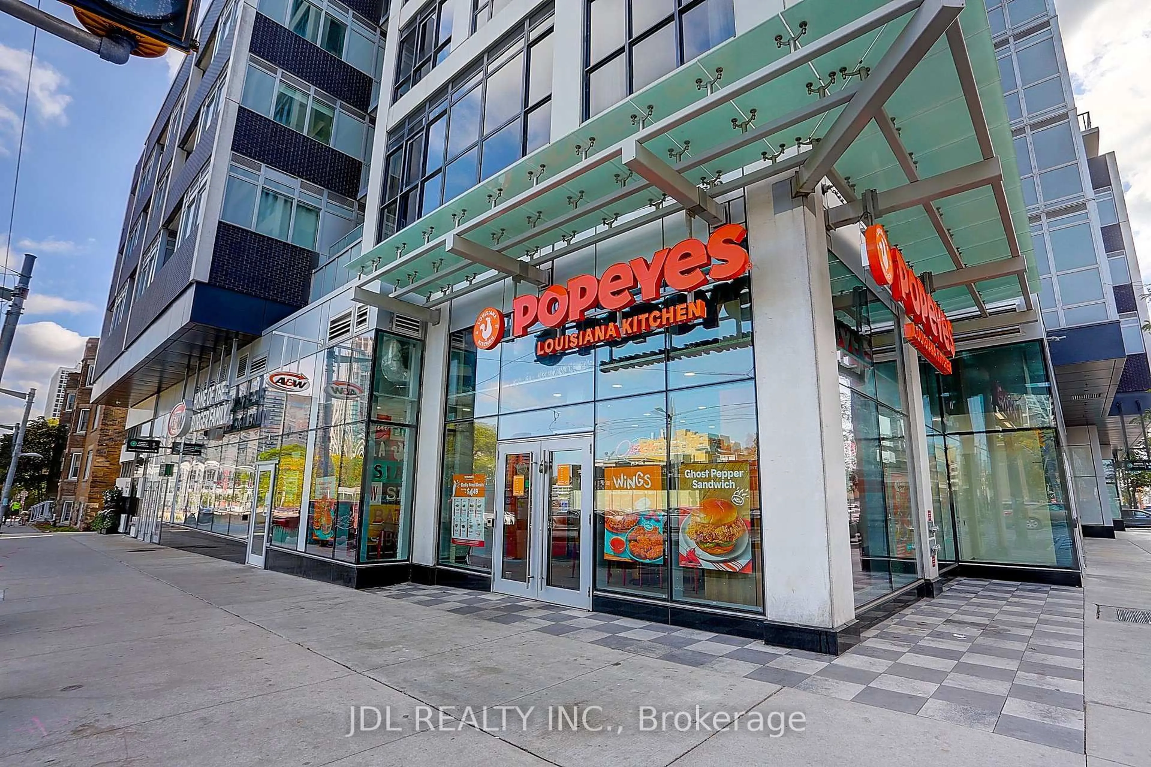 Indoor foyer for 501 St. Clair Ave #315, Toronto Ontario M5P 0A2