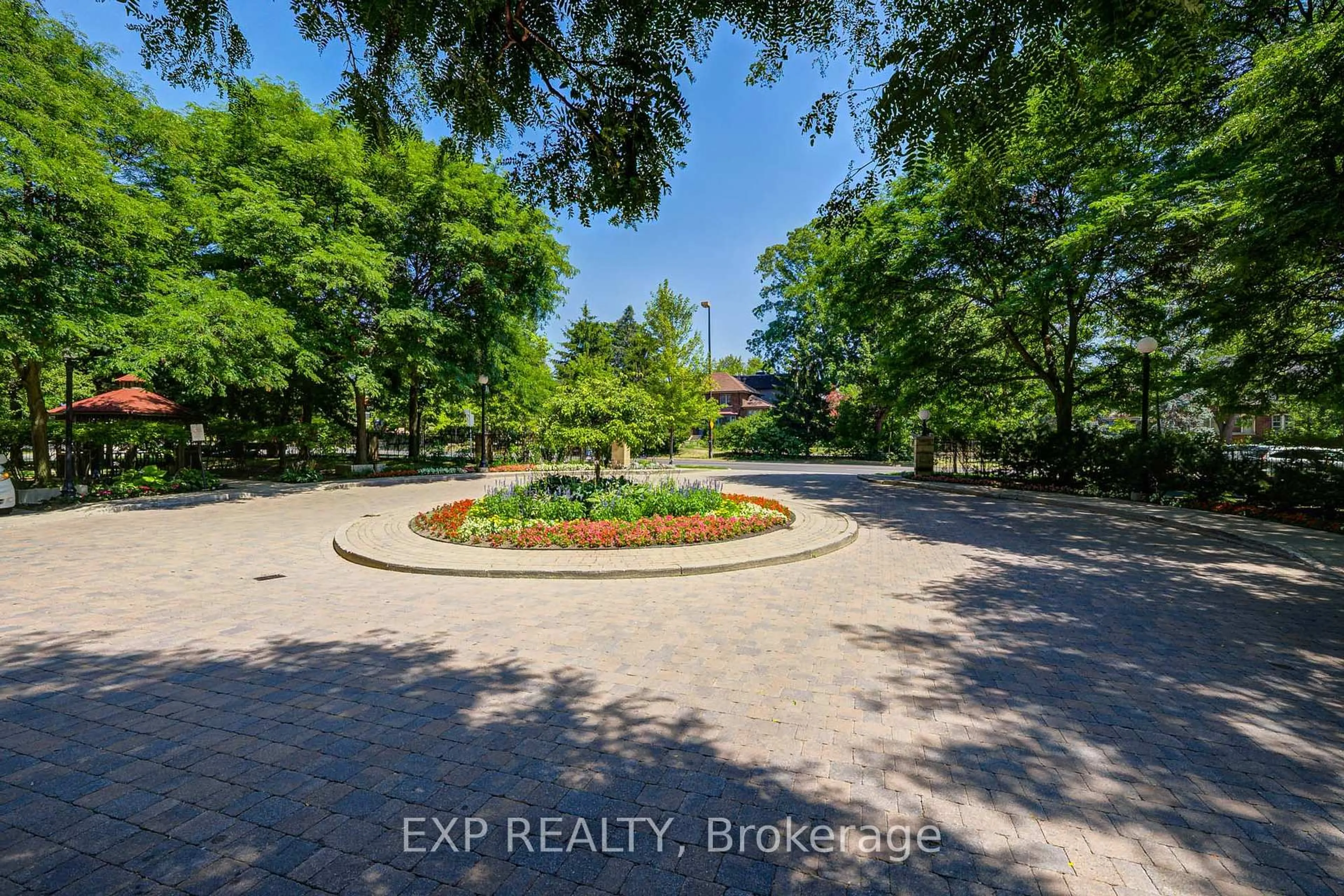 A pic from outside/outdoor area/front of a property/back of a property/a pic from drone, water/lake/river/ocean view for 238 Doris Ave #605, Toronto Ontario M2N 6W1