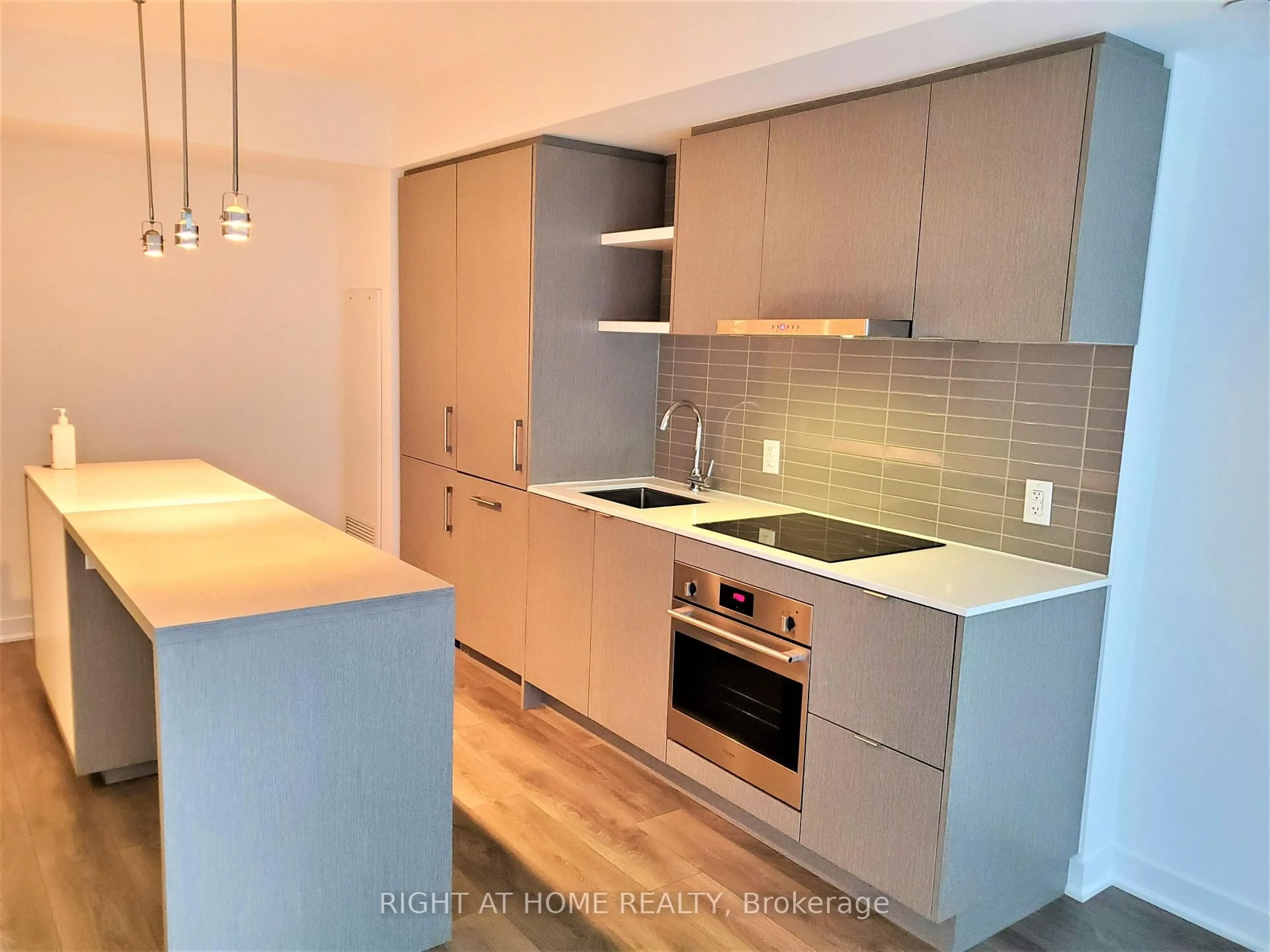 Unknown for 88 Harbour St #1401, Toronto Ontario M5J 0C3