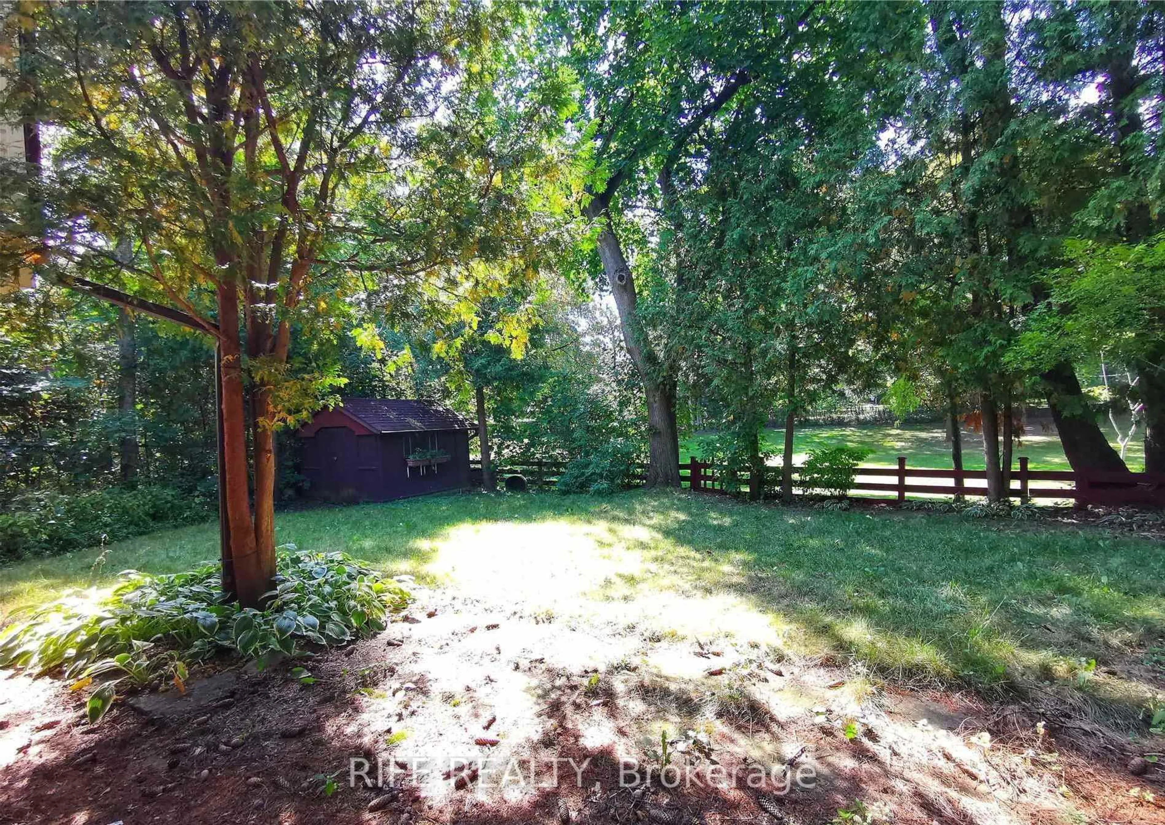 A pic from outside/outdoor area/front of a property/back of a property/a pic from drone, forest/trees view for 27 Shippigan Cres, Toronto Ontario M2J 2G1
