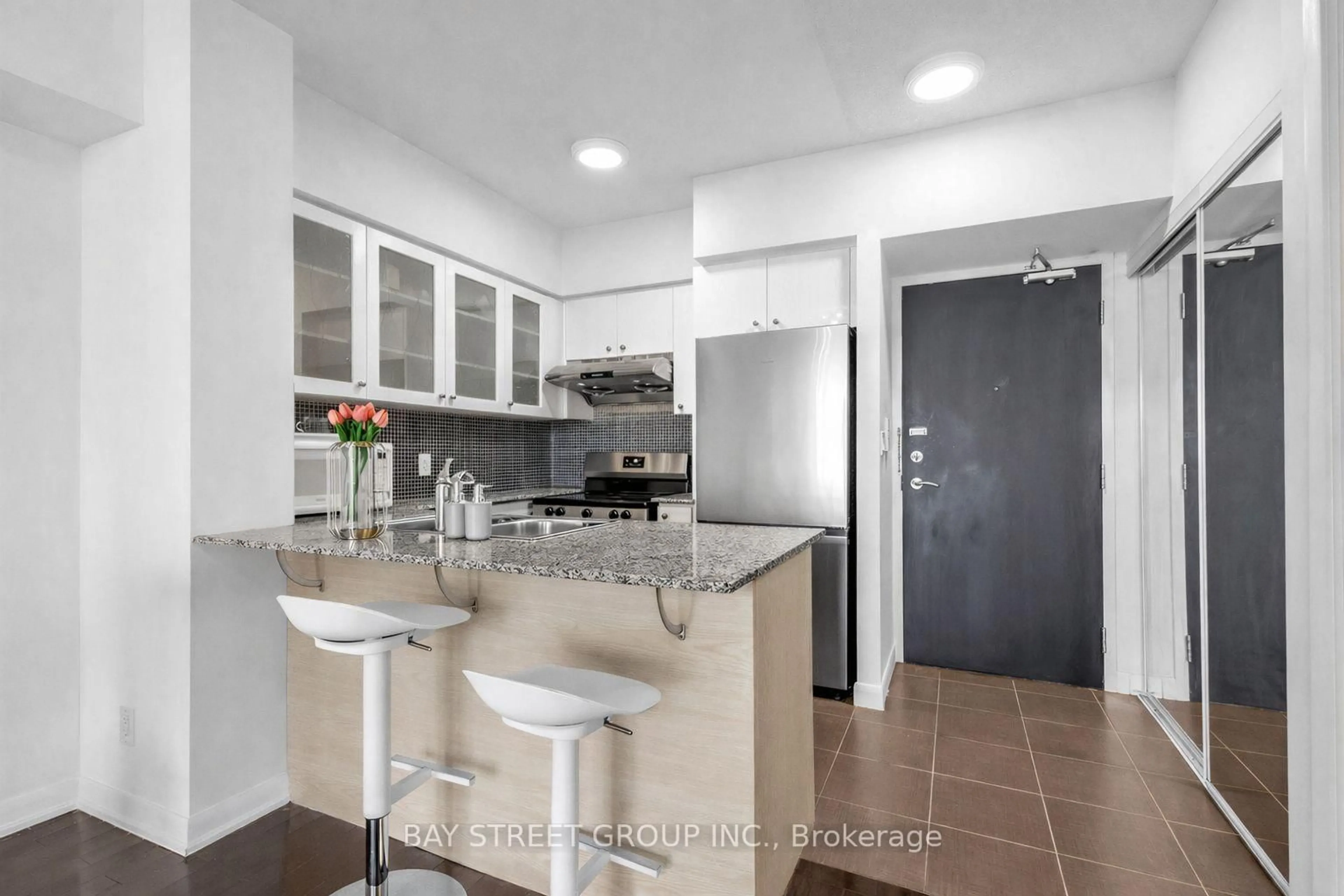 Open concept kitchen, ceramic/tile floor for 5791 Yonge St #1509, Toronto Ontario M2M 3T9