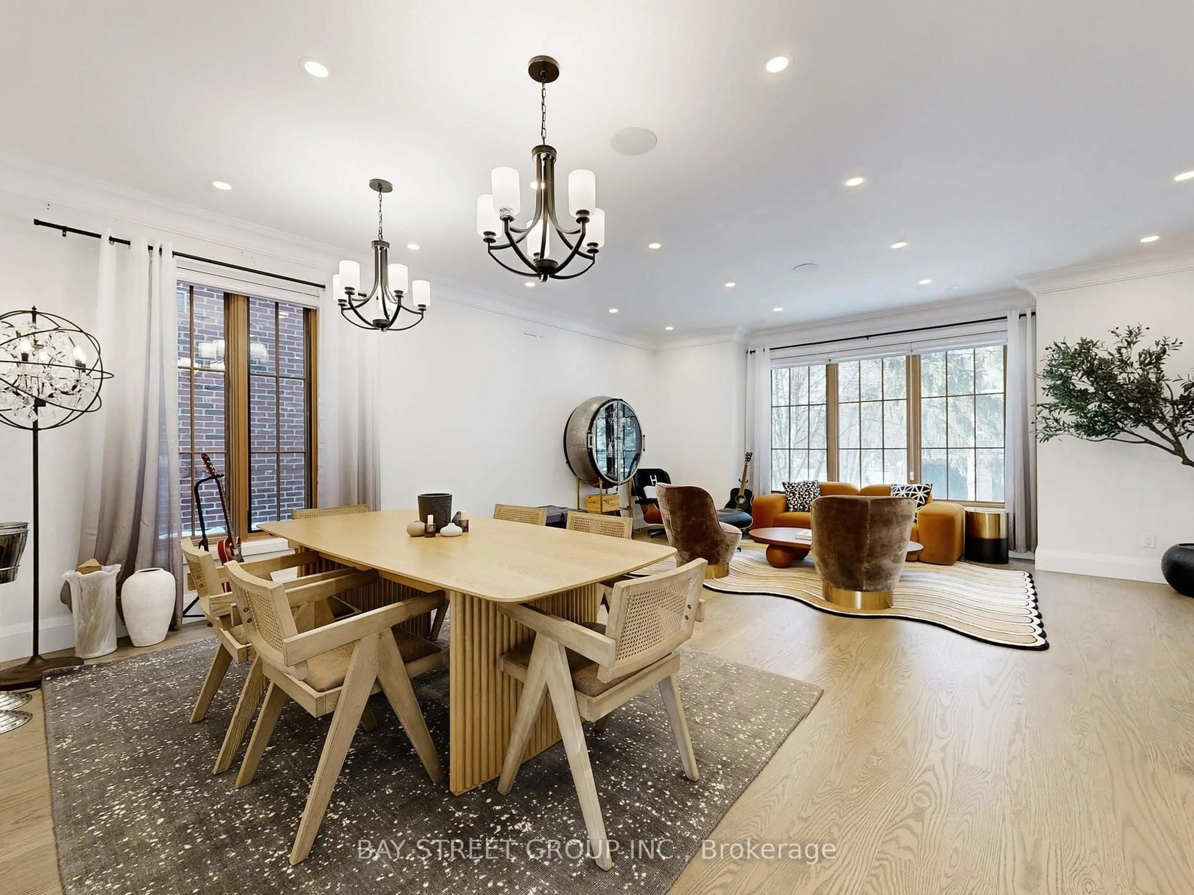 Dining room, wood/laminate floor for 31 Evergreen Gdns, Toronto Ontario M4G 2Z5