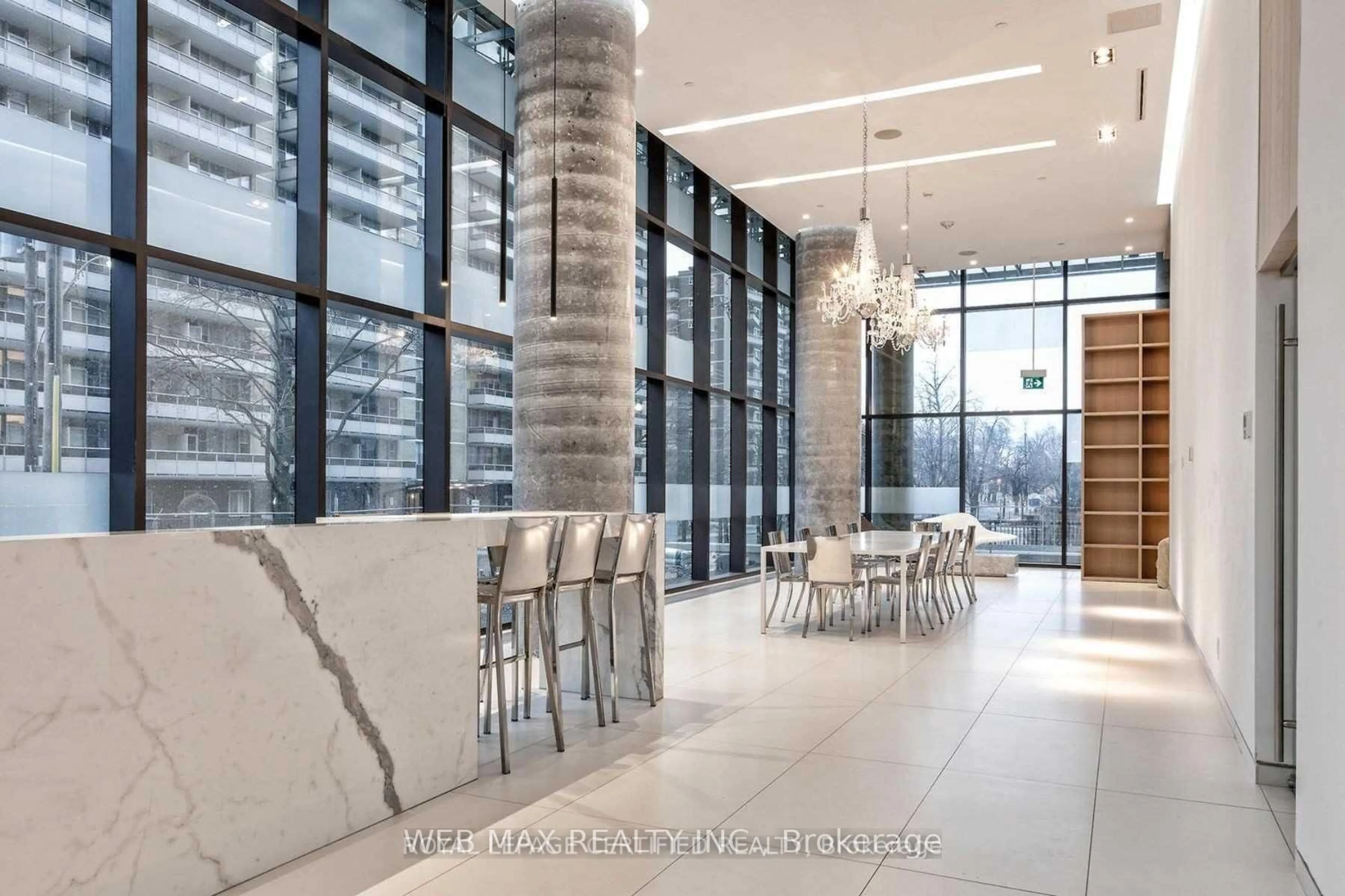 Indoor foyer for 185 Roehampton Ave #1611, Toronto Ontario M4P 0C8