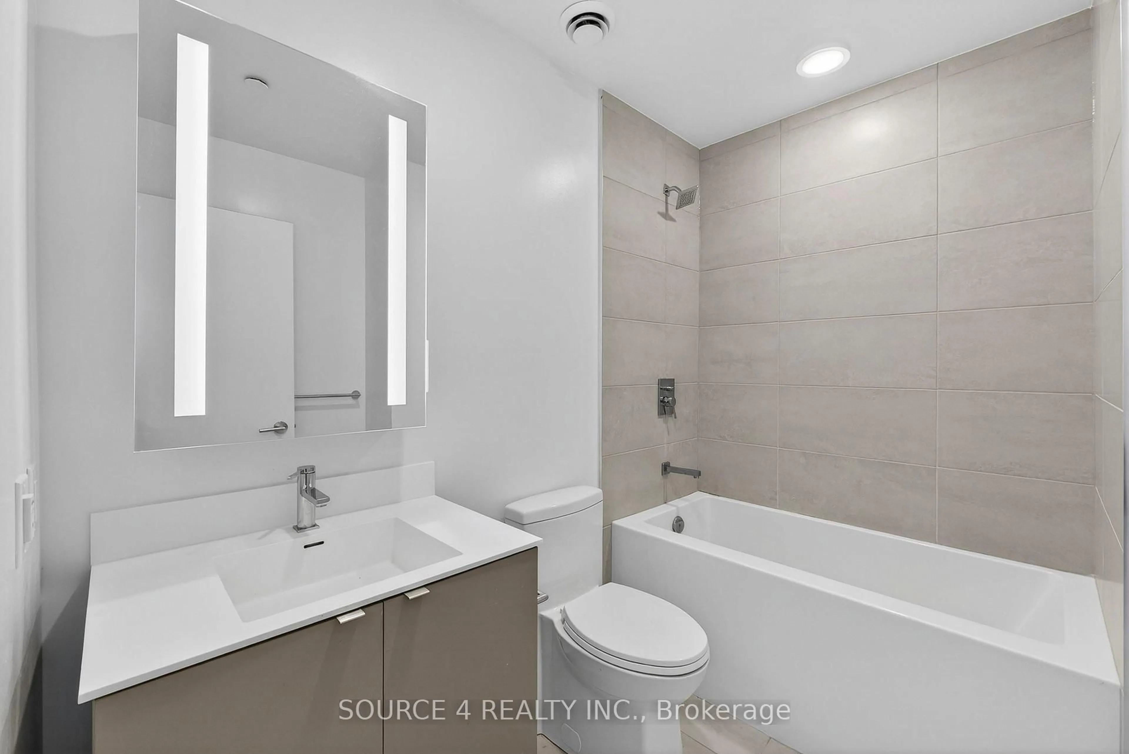 Standard bathroom, ceramic/tile floor for 500 Dupont St #805, Toronto Ontario M6G 1Y7