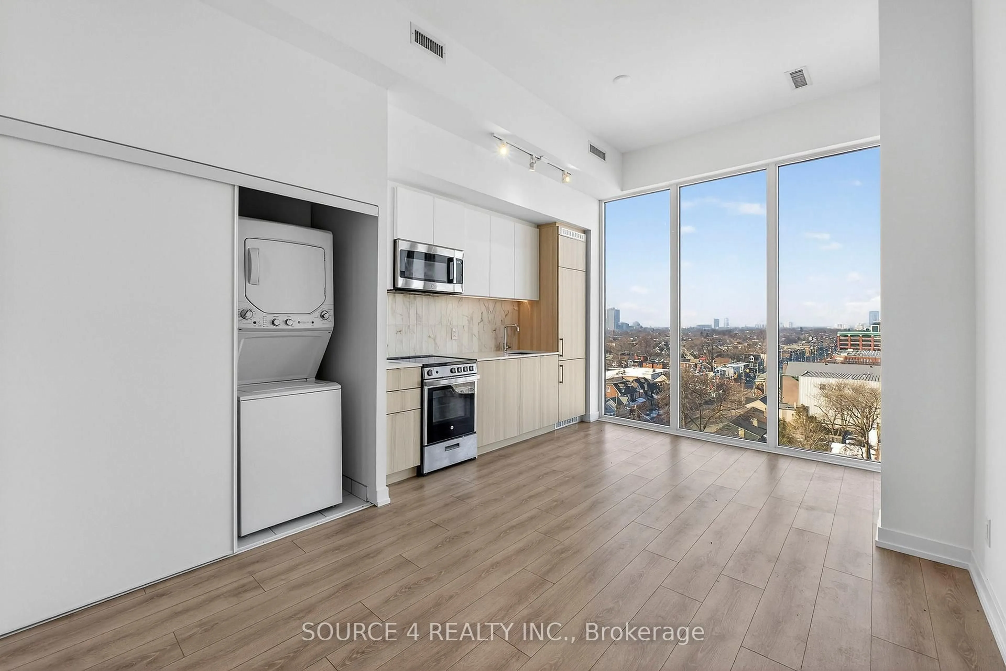 Open concept kitchen, wood/laminate floor for 500 Dupont St #805, Toronto Ontario M6G 1Y7