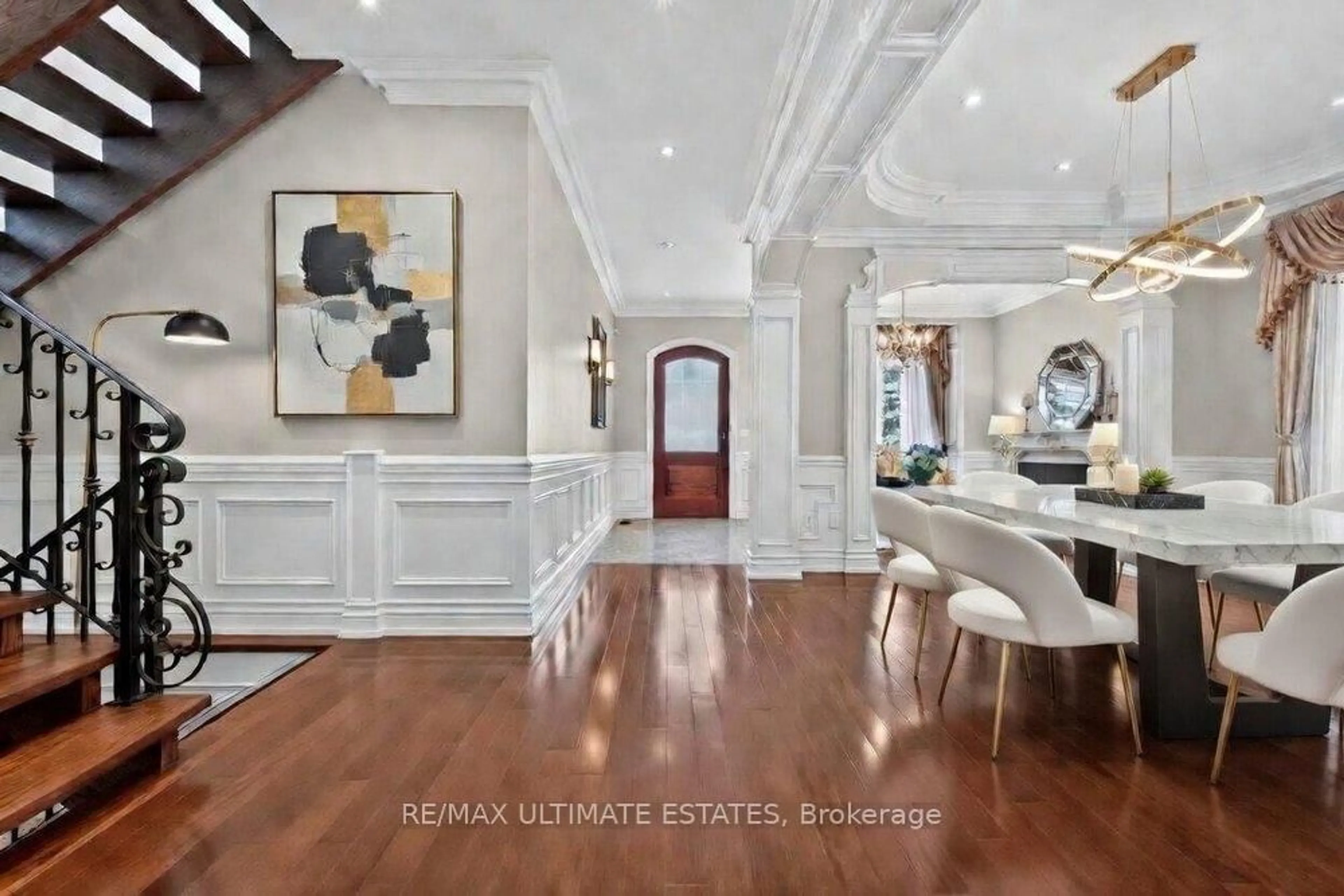 Indoor entryway for 209 Spring Garden Ave, Toronto Ontario M2N 3G7