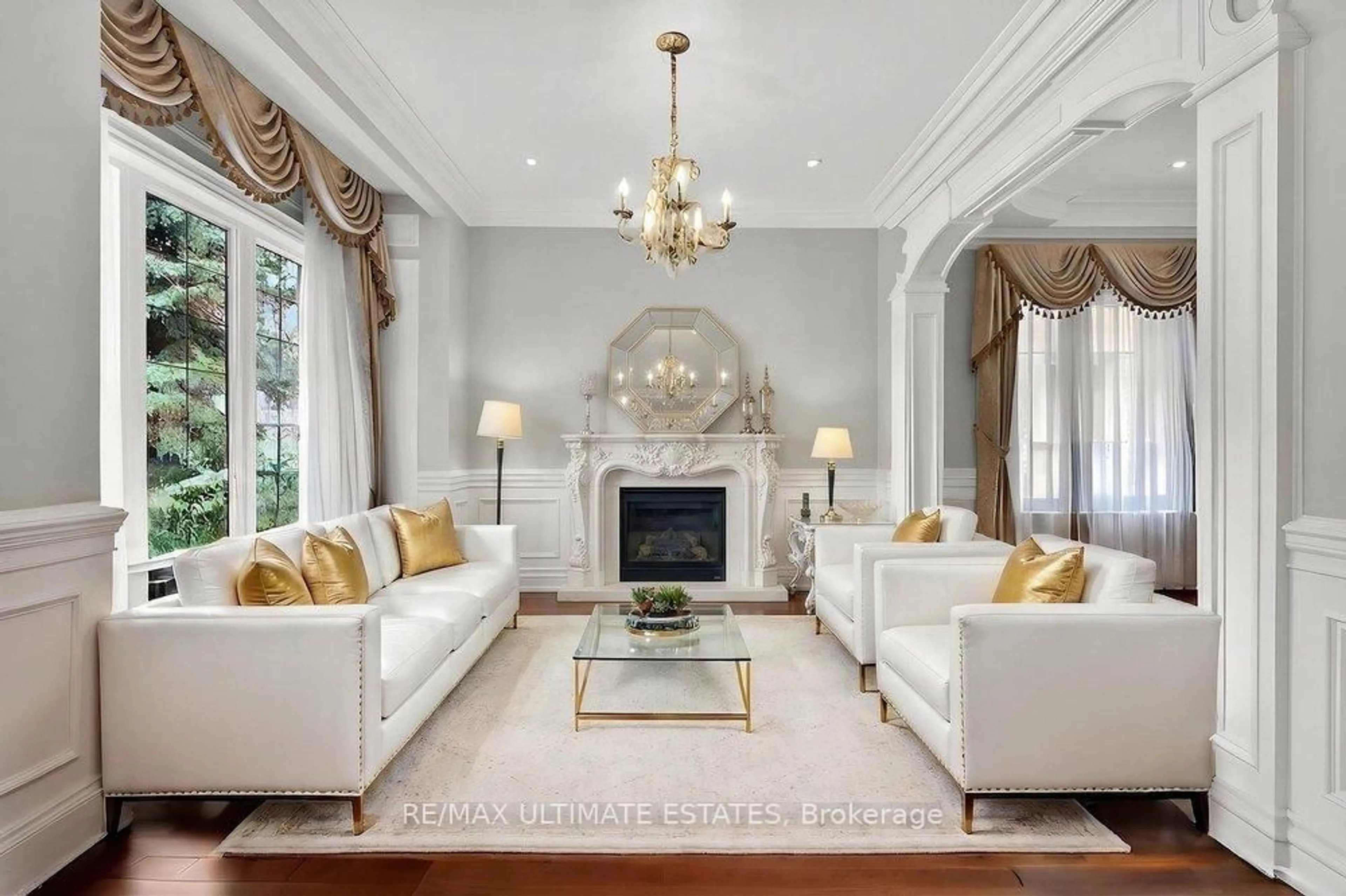 Living room with furniture, unknown for 209 Spring Garden Ave, Toronto Ontario M2N 3G7